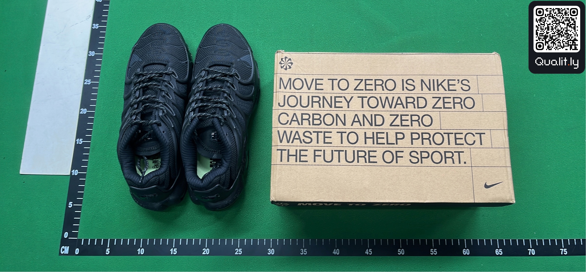 Sneakers QC photo 1 of 18