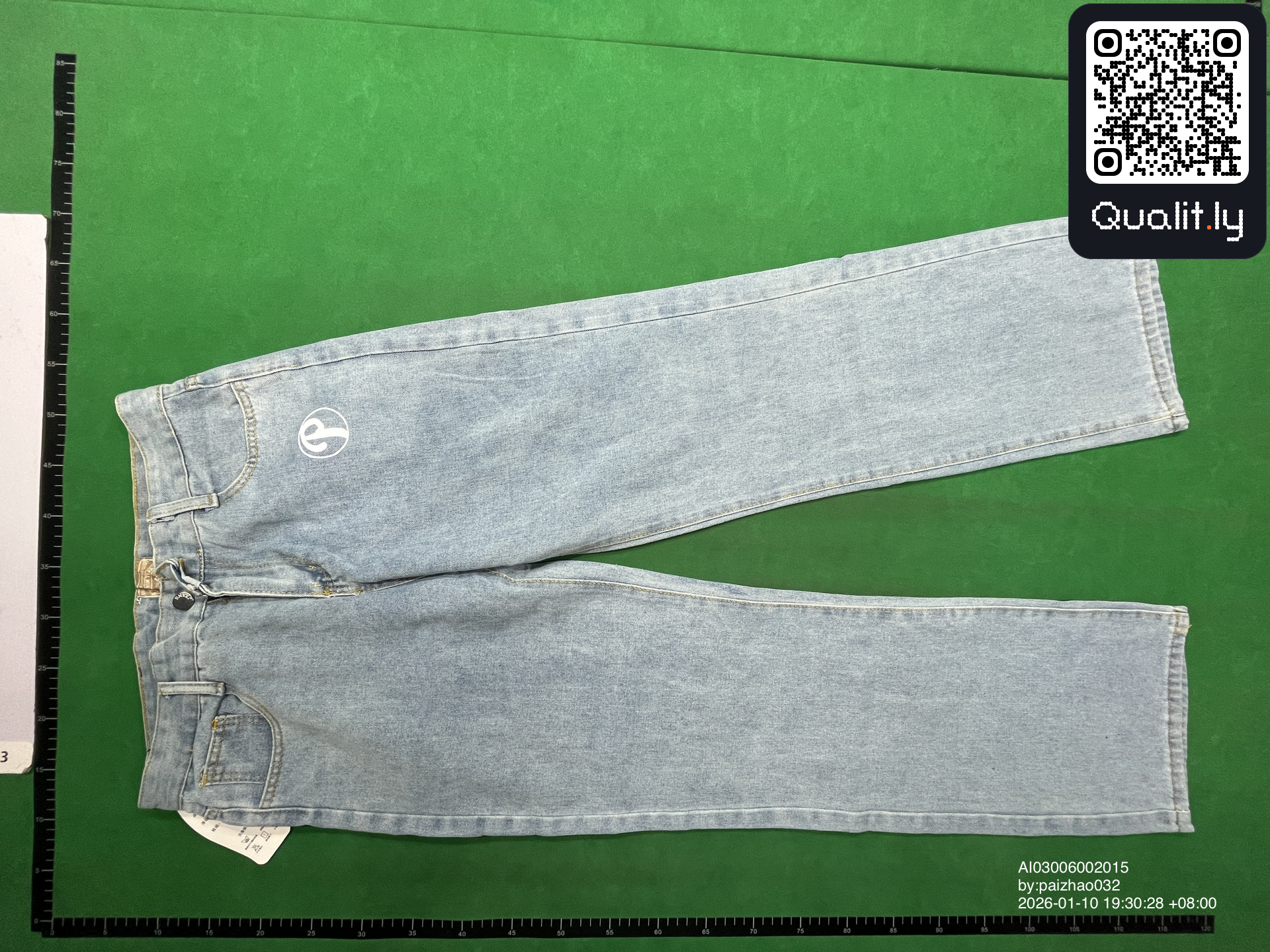 牛仔裤 QC 照片 1 / 38