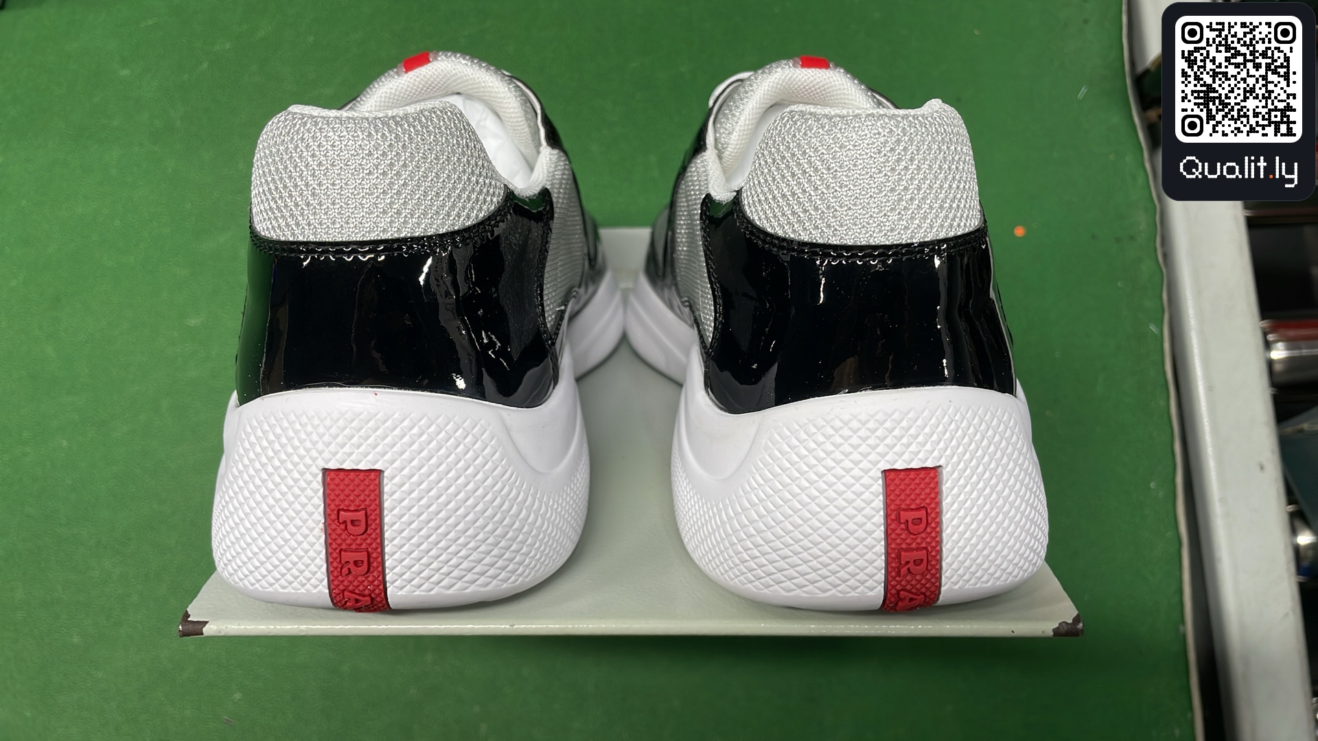 Sneakers QC photo 3 of 36