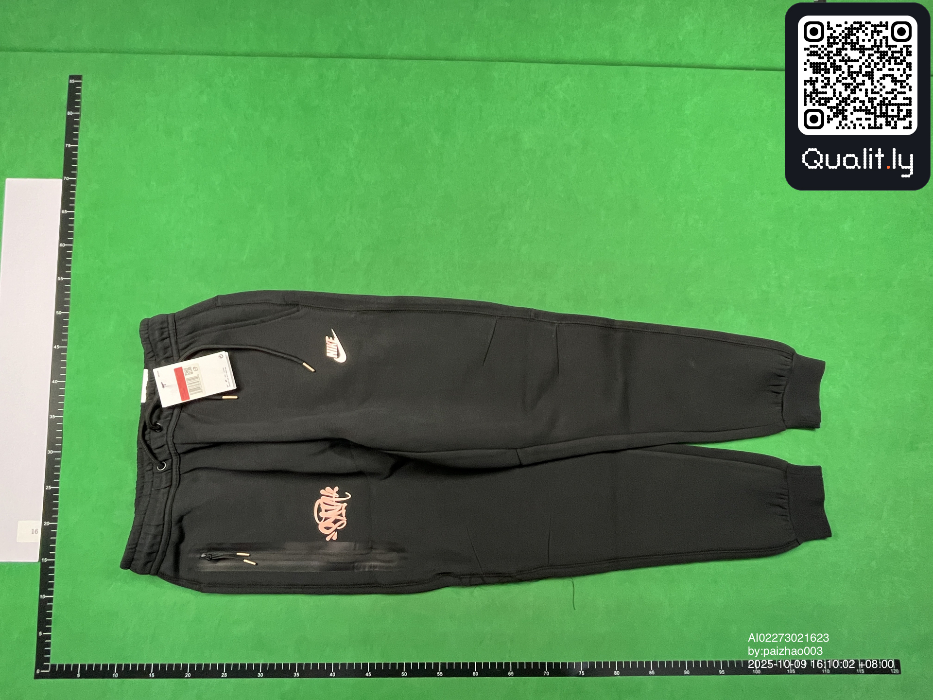 Hoodie — QC-Foto 2 von 15