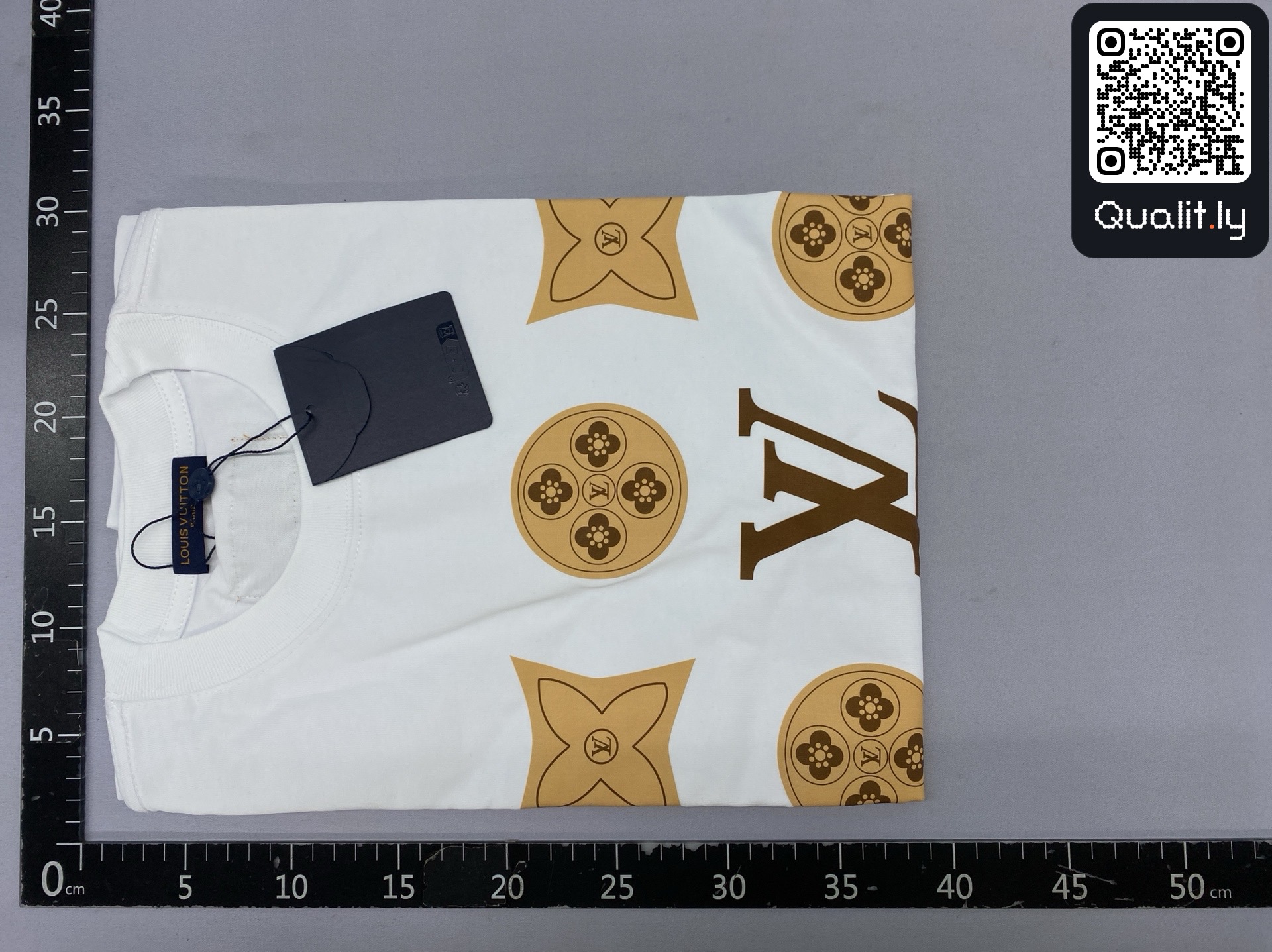 T-shirt — foto QC 1 di 9