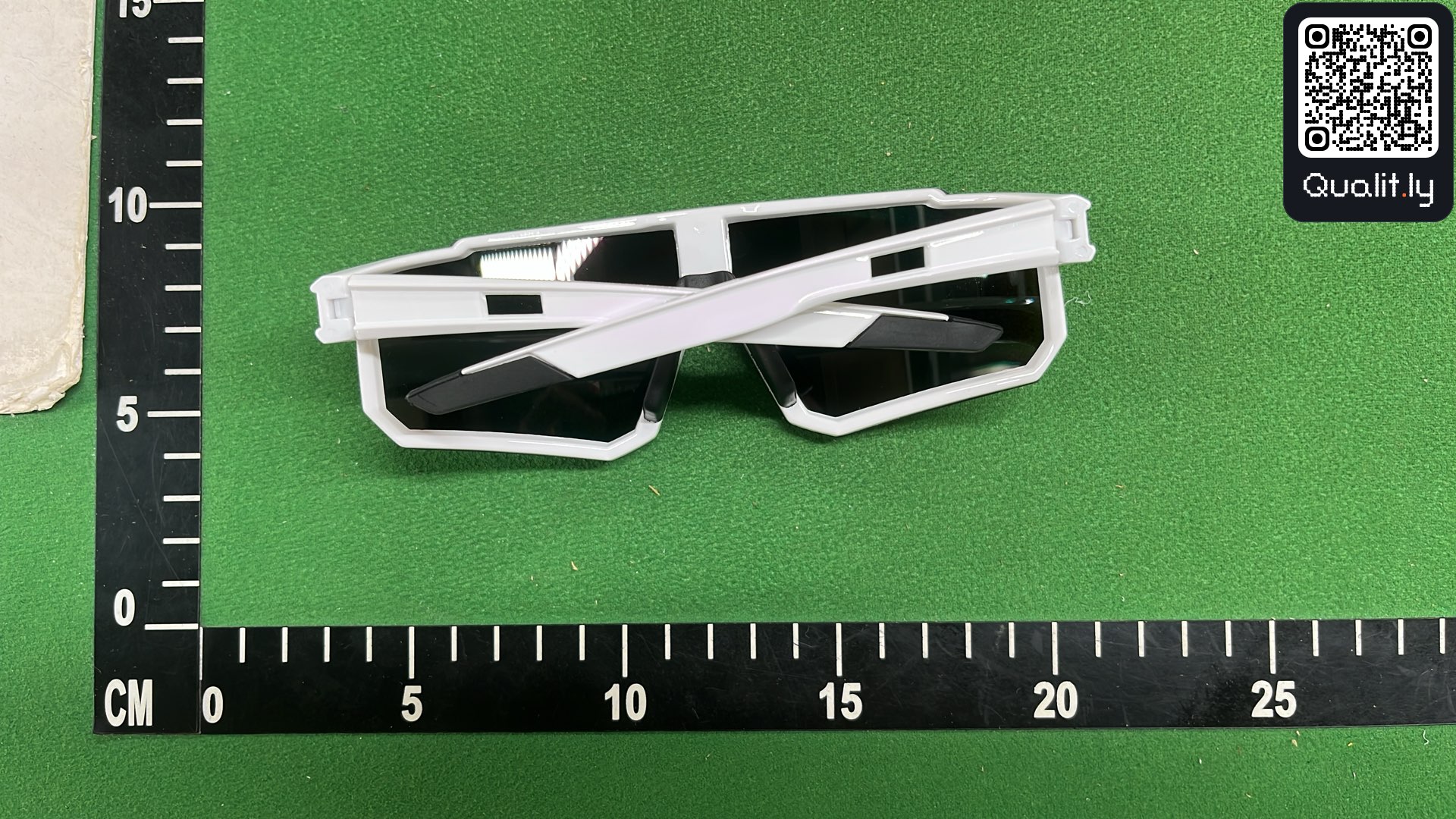Sunglasses QC photo 2 of 3