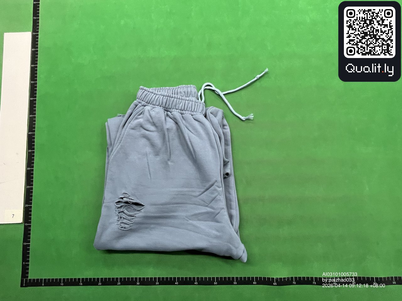 Pantaloni — fotografie QC 1 din 4