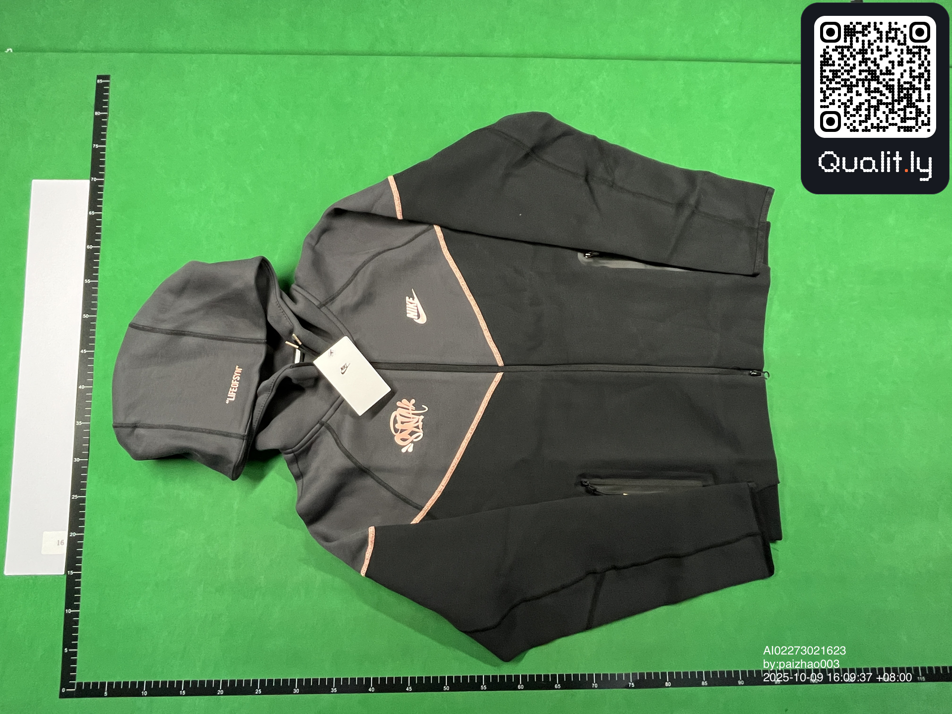 Hoodie — QC-Foto 3 von 15