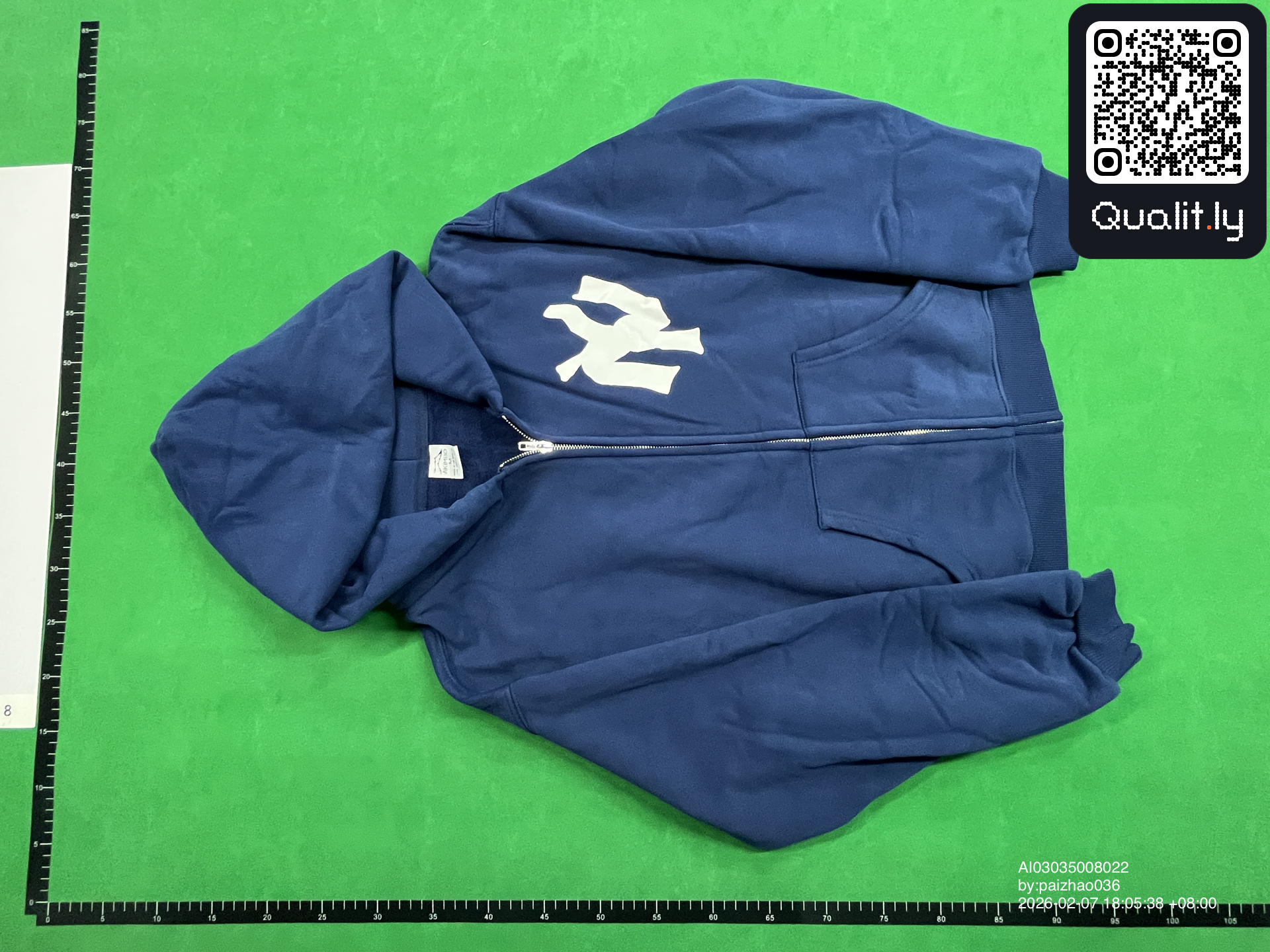 Hoodie QC photo 2 of 34