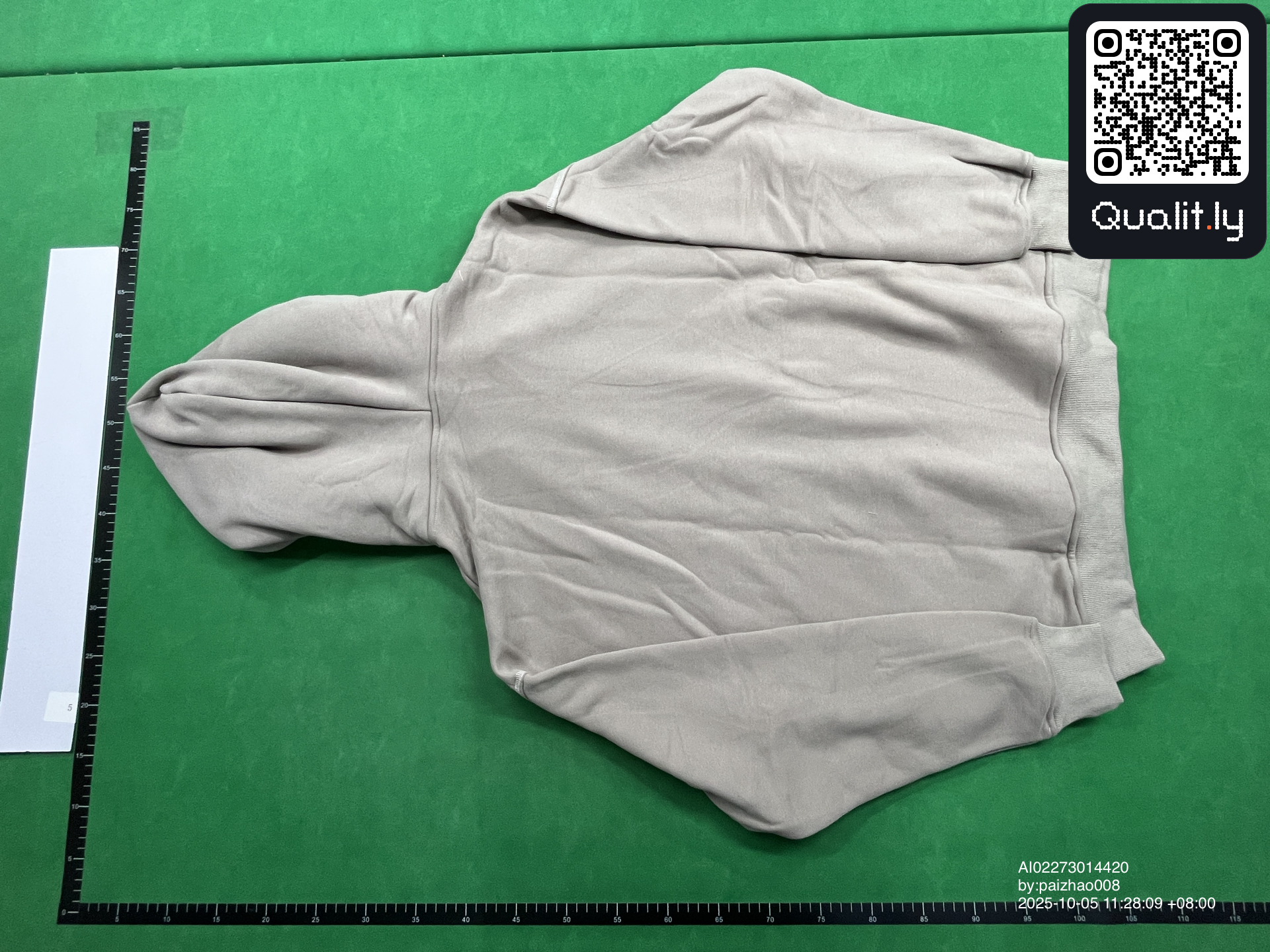 Hoodie — QC-Foto 3 von 34