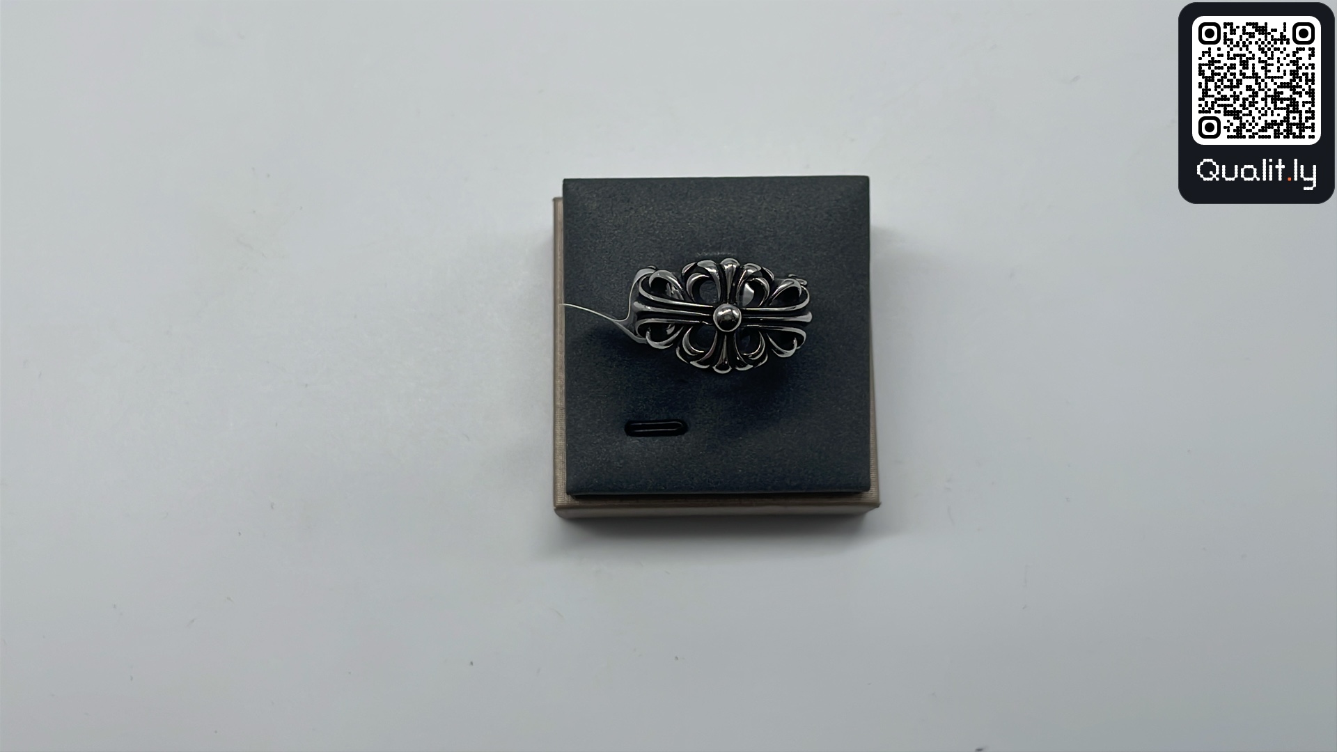 Bijuterie — fotografie QC 1 din 62