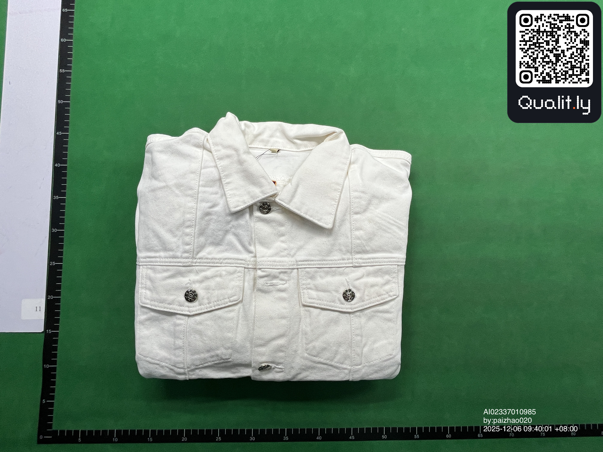 Jeans QC photo 1 of 26