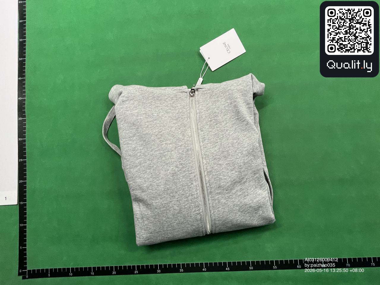 Sweat — photo QC 1 sur 14