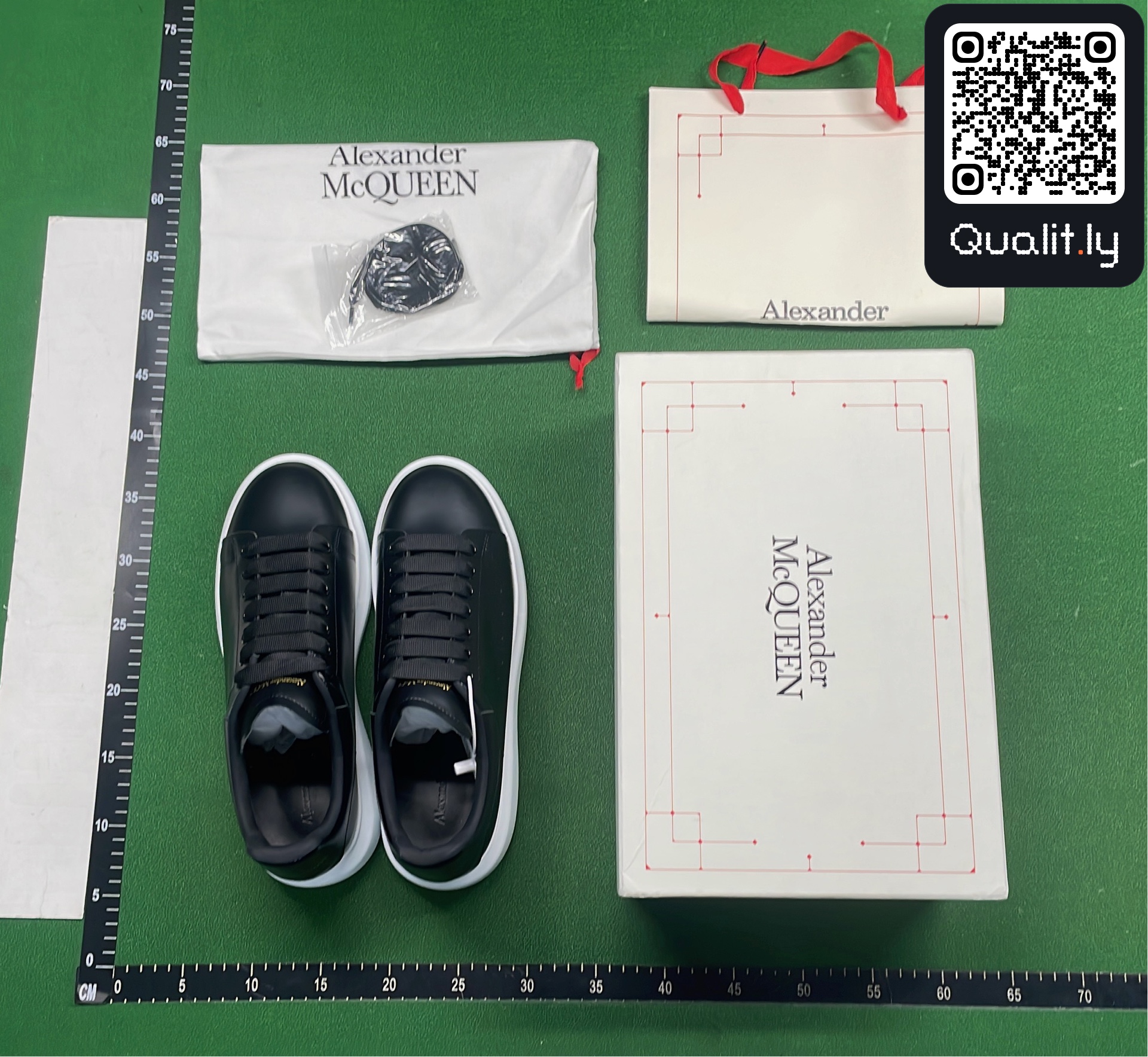 Sneakers QC photo 1 of 12