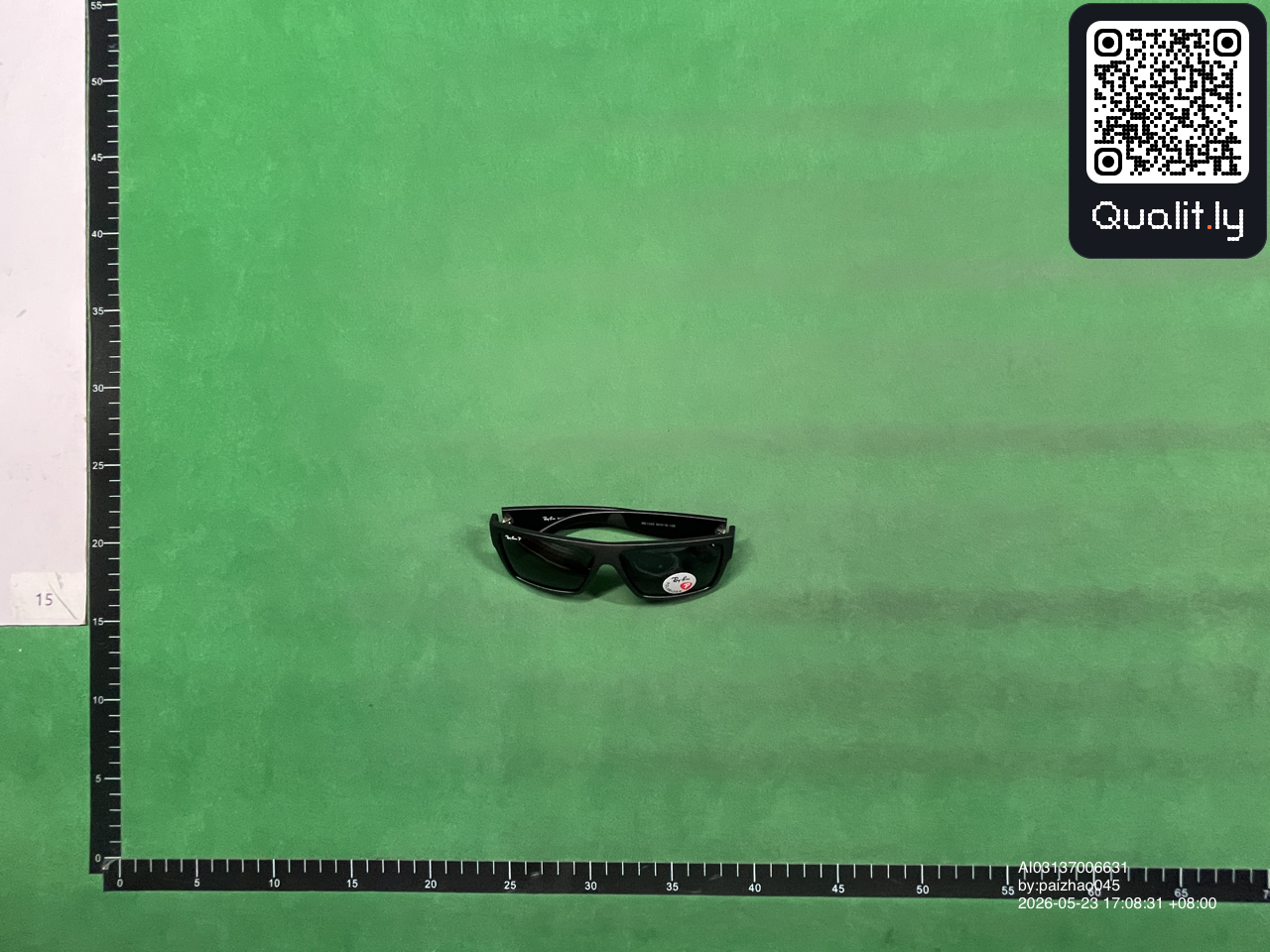 Lunettes de soleil — photo QC 3 sur 3