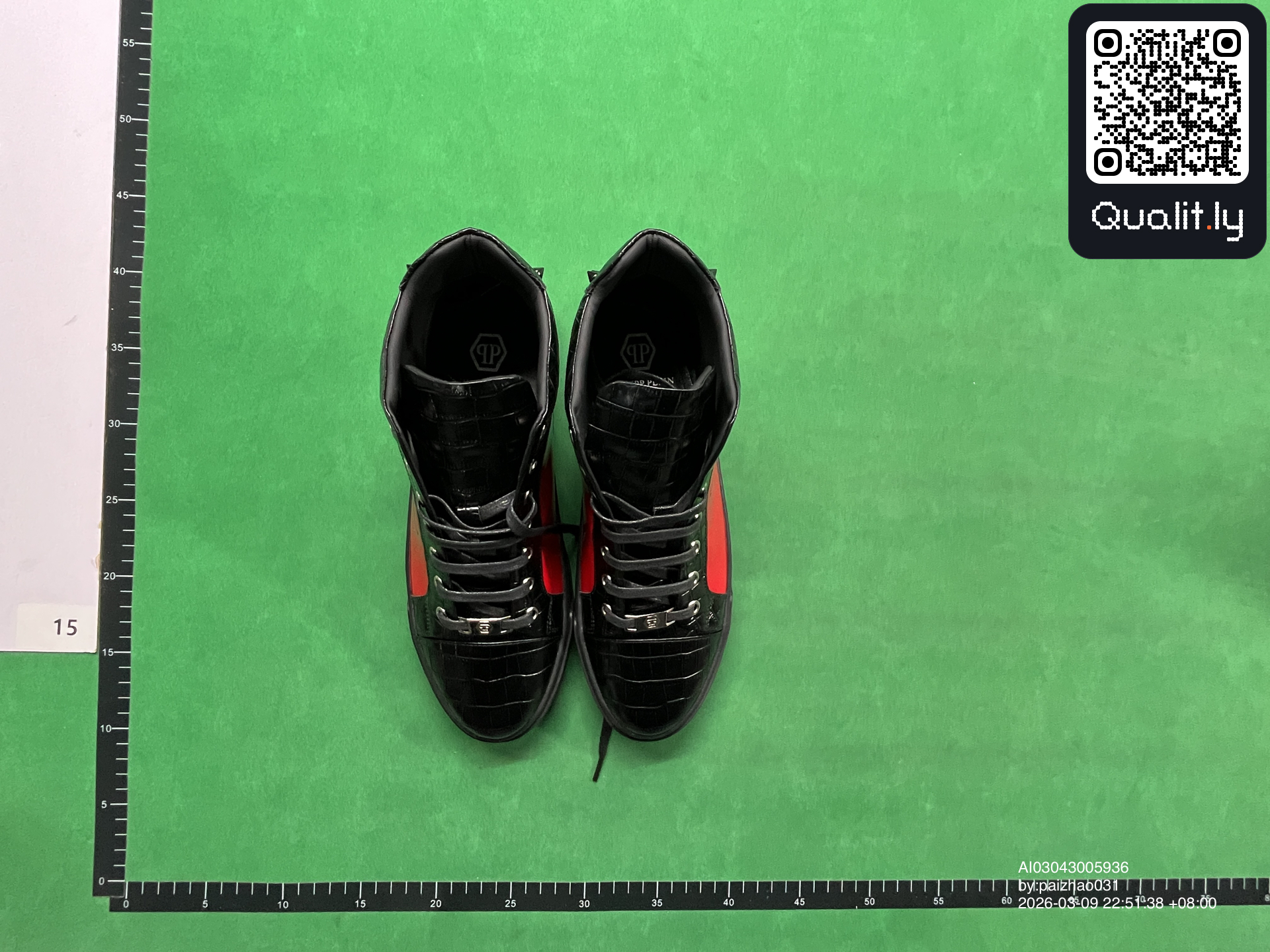 Sneakers — foto QC 1 di 10