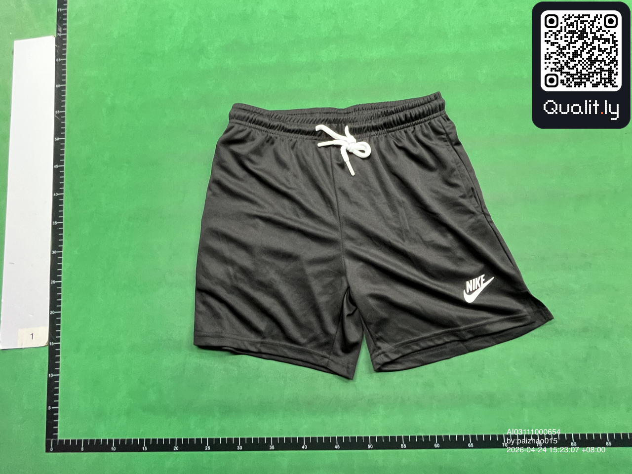 Pantaloncini — foto QC 2 di 14