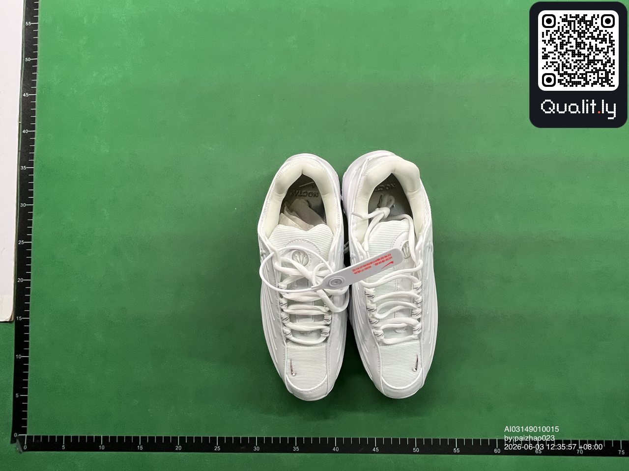 Sneakers — foto QC 1 di 22