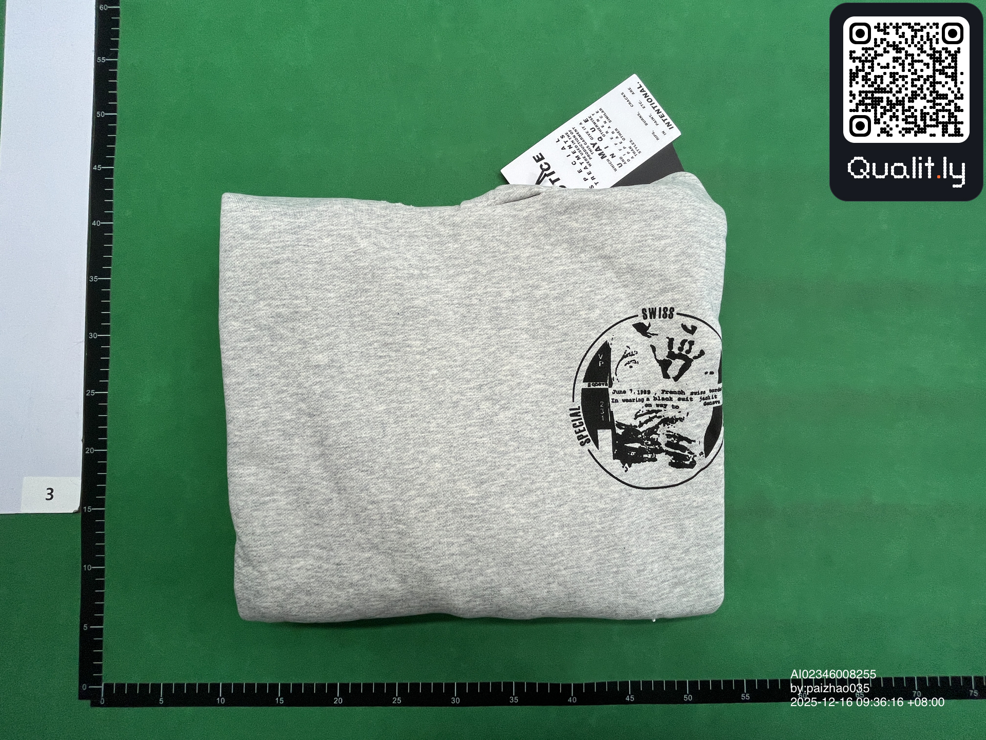 Sweat à capuche — photo QC 1 sur 12