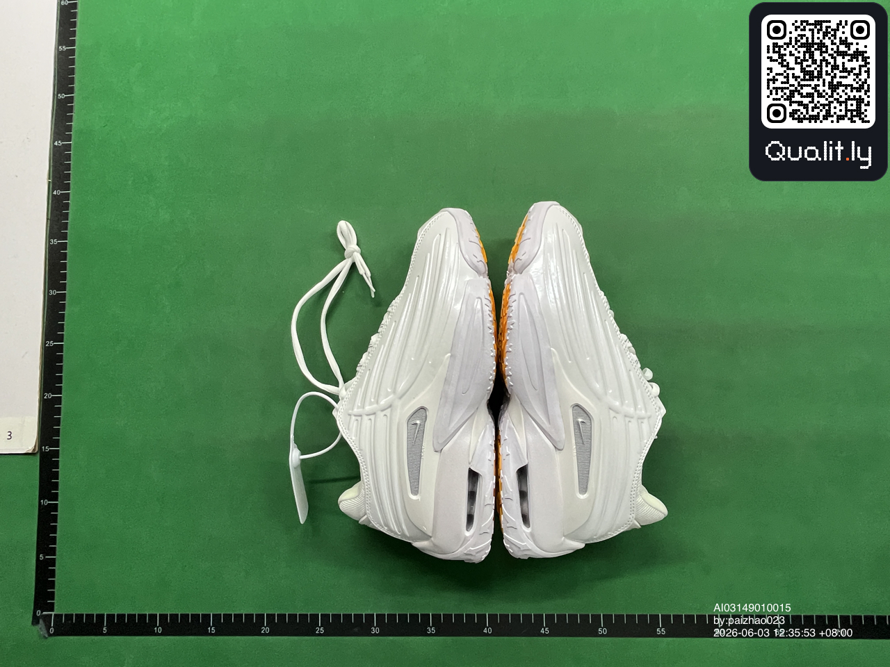Sneakers — foto QC 2 di 22