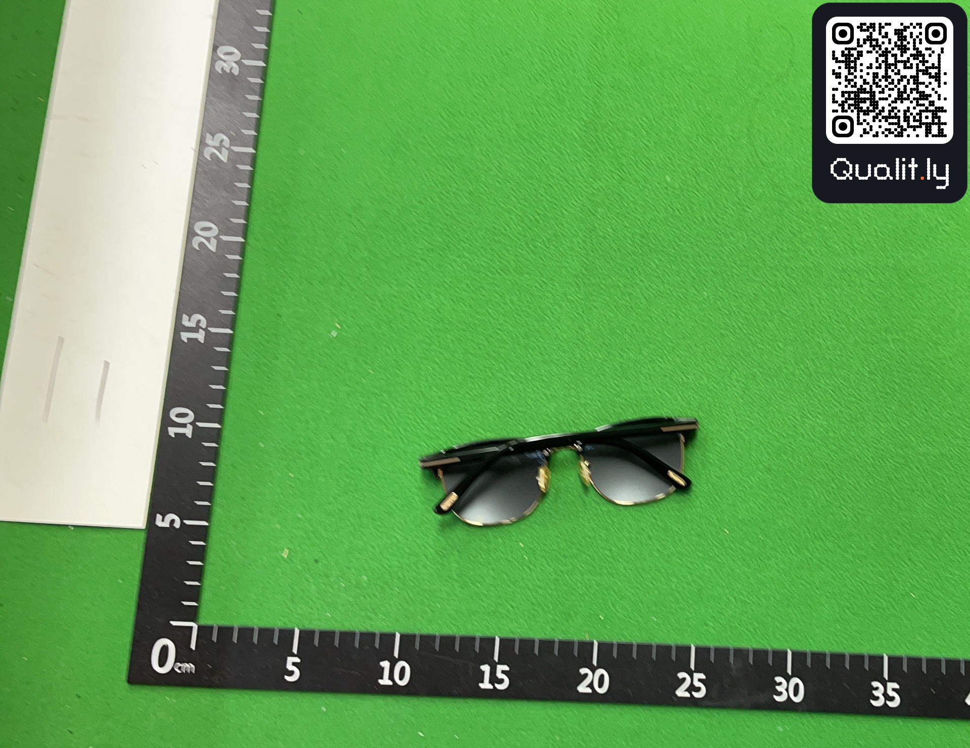 Sunglasses QC photo 2 of 3