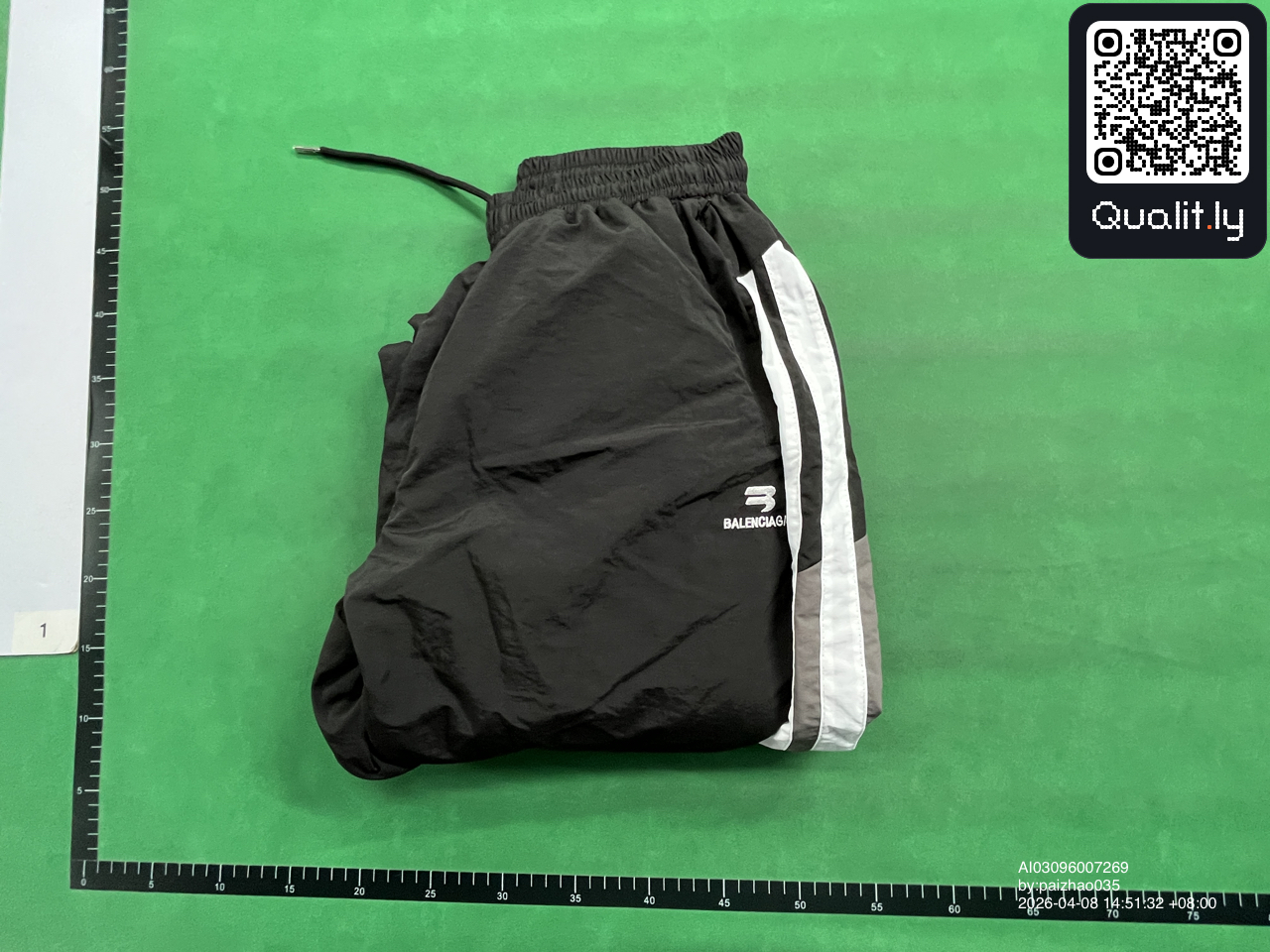 Pants QC photo 1 of 50