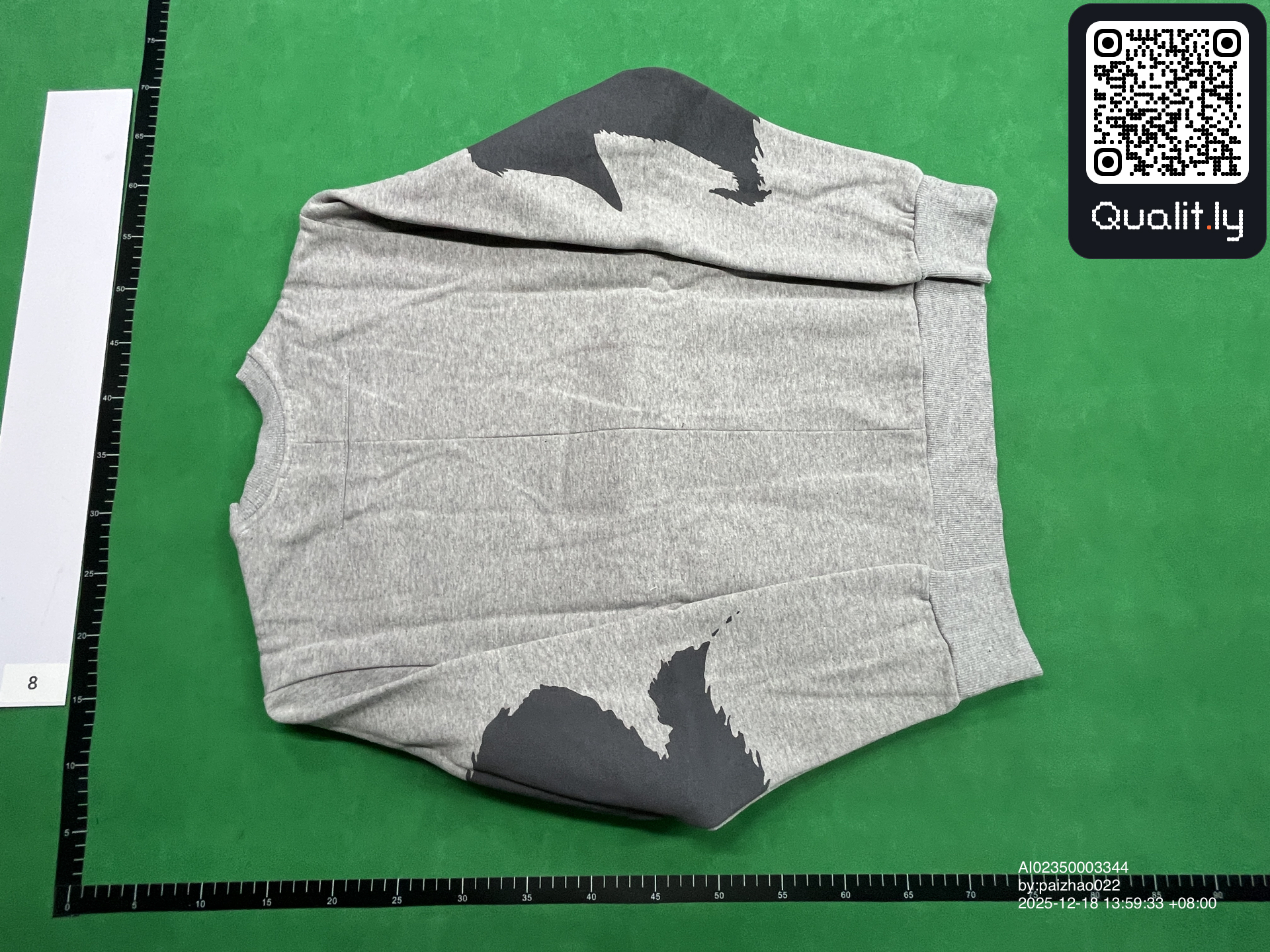 Sweat — photo QC 2 sur 4