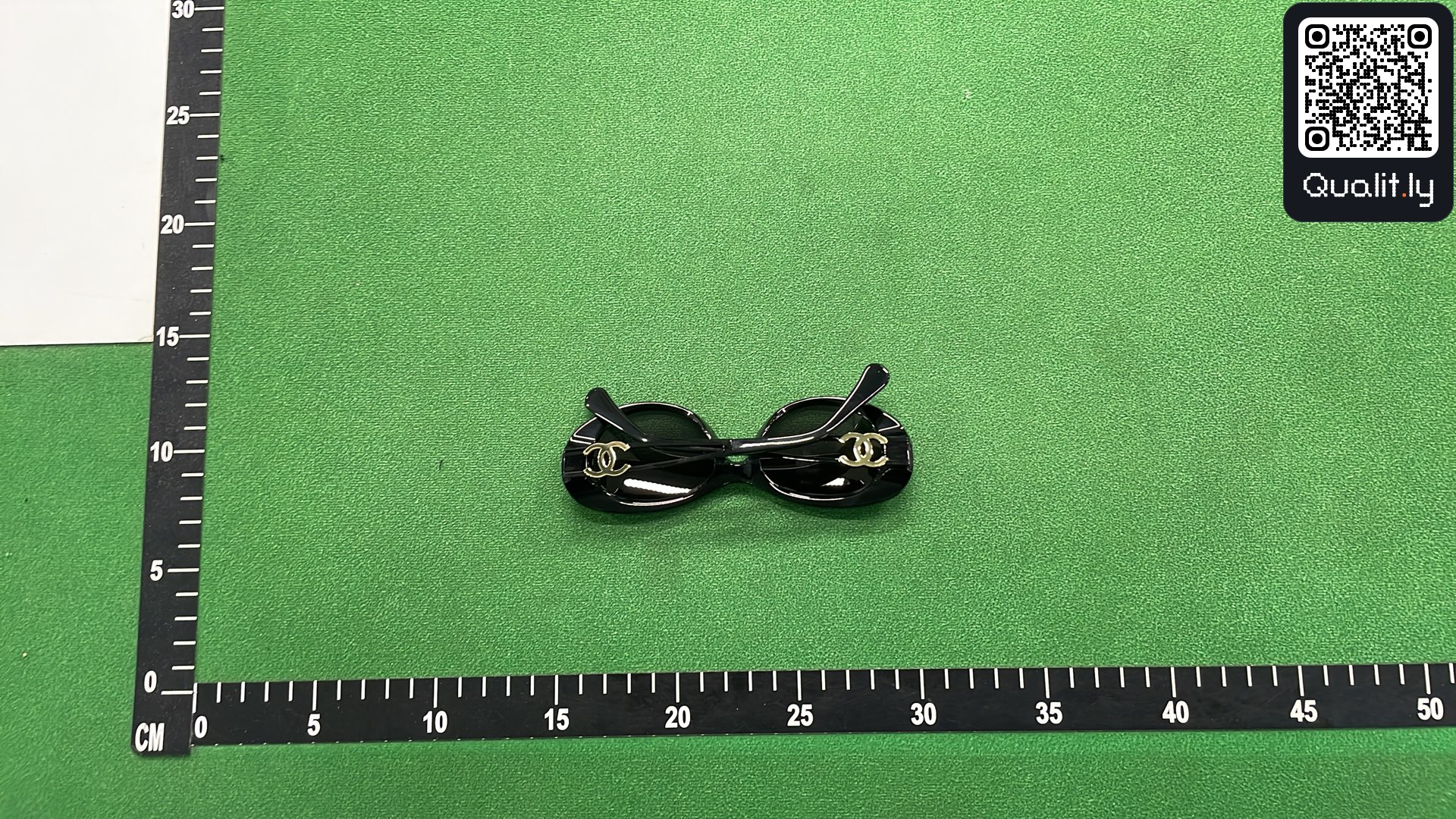 Sunglasses QC photo 2 of 3