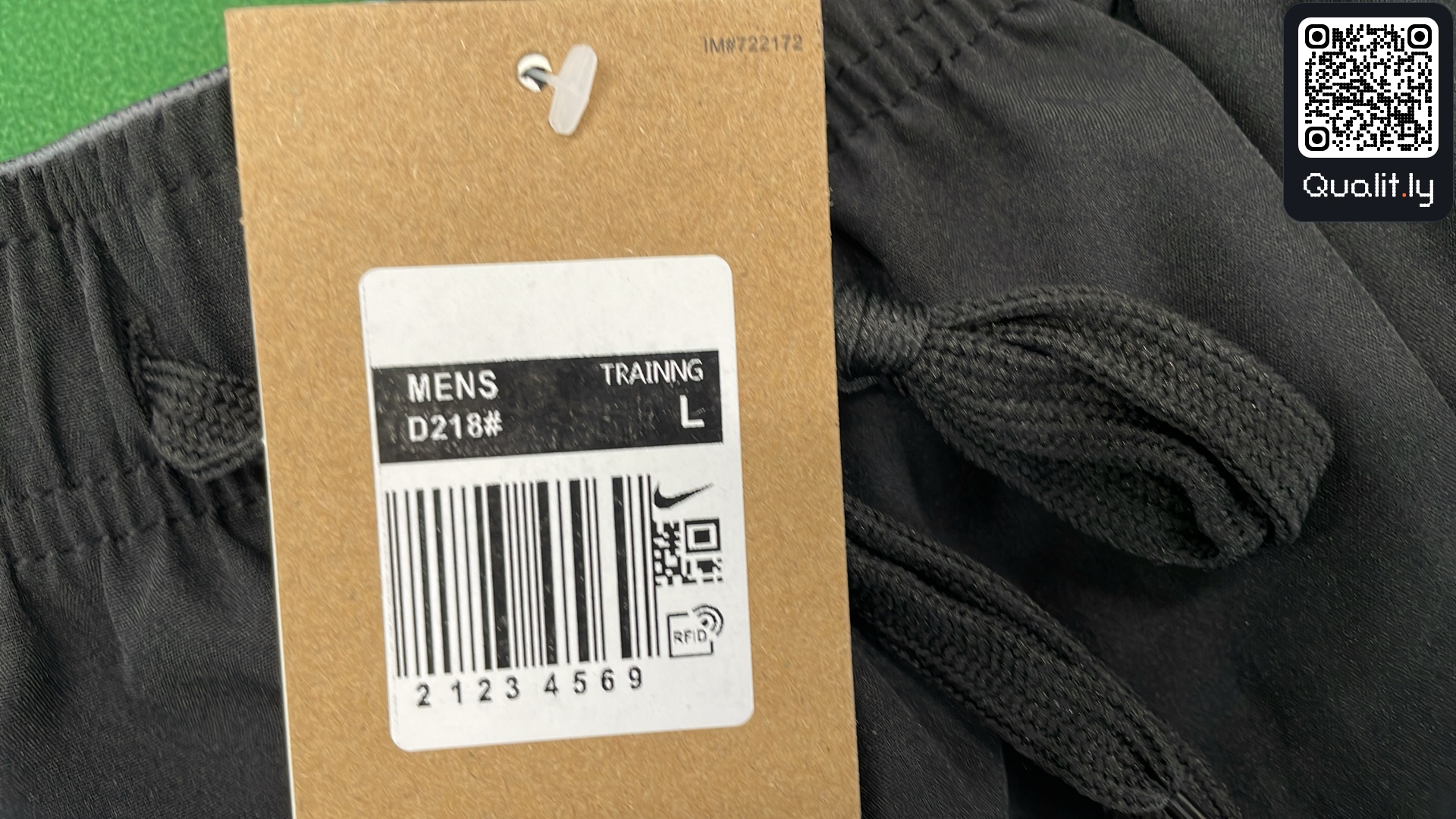 Short — photo QC 1 sur 20