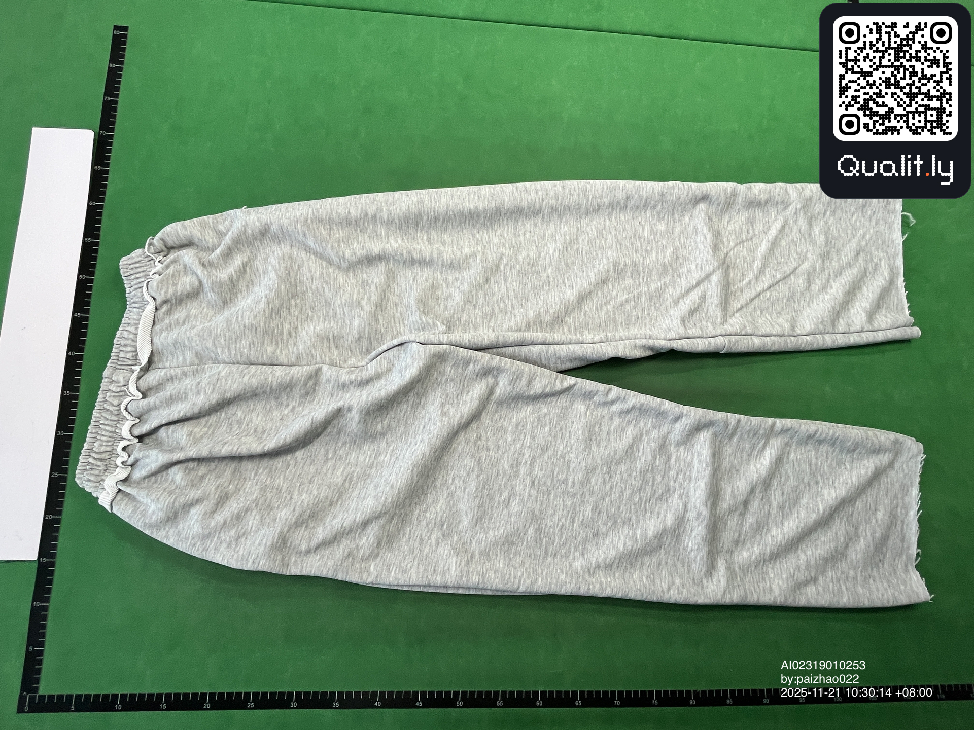 Pantalon — photo QC 2 sur 4