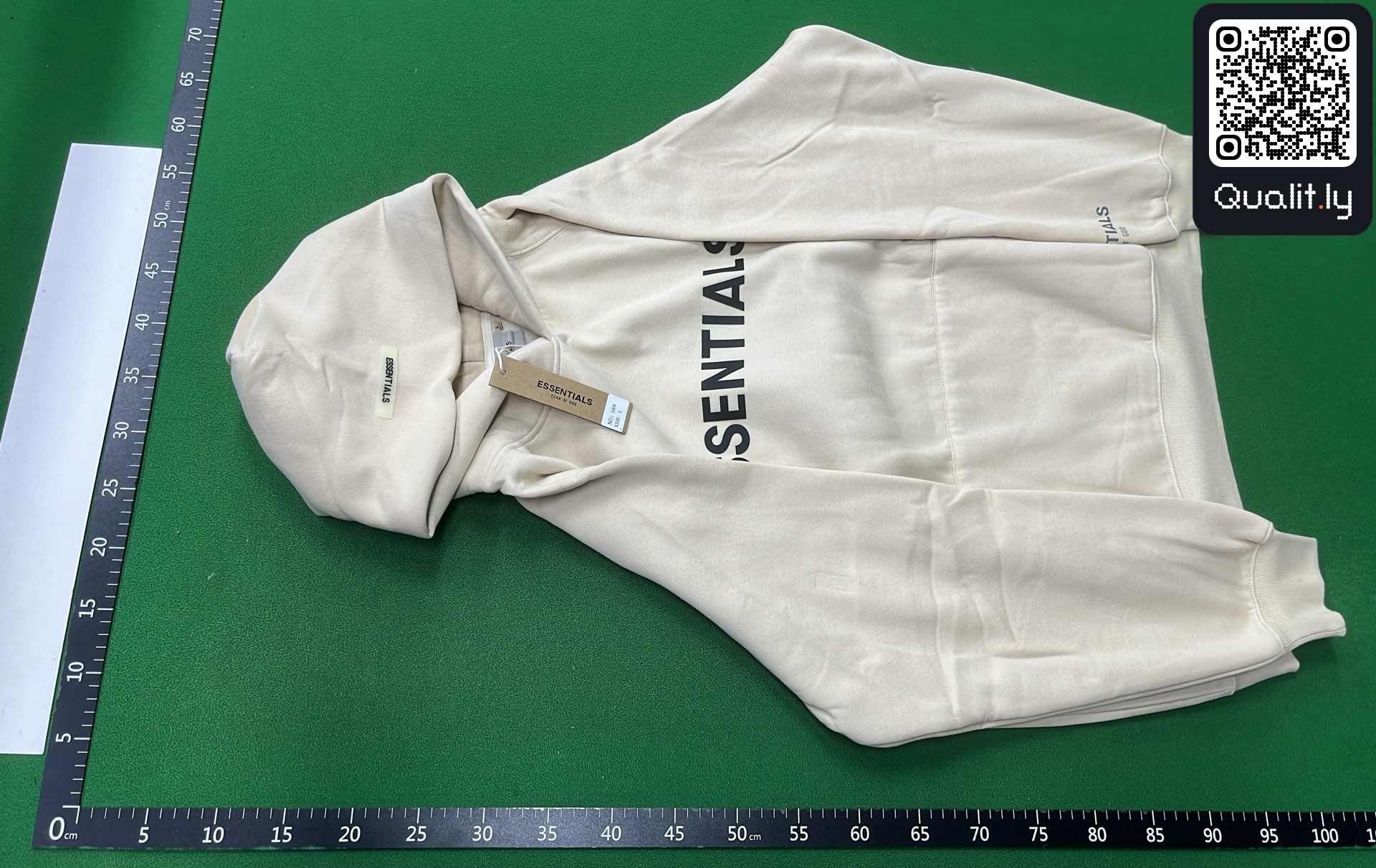 Hoodie QC photo 2 of 195