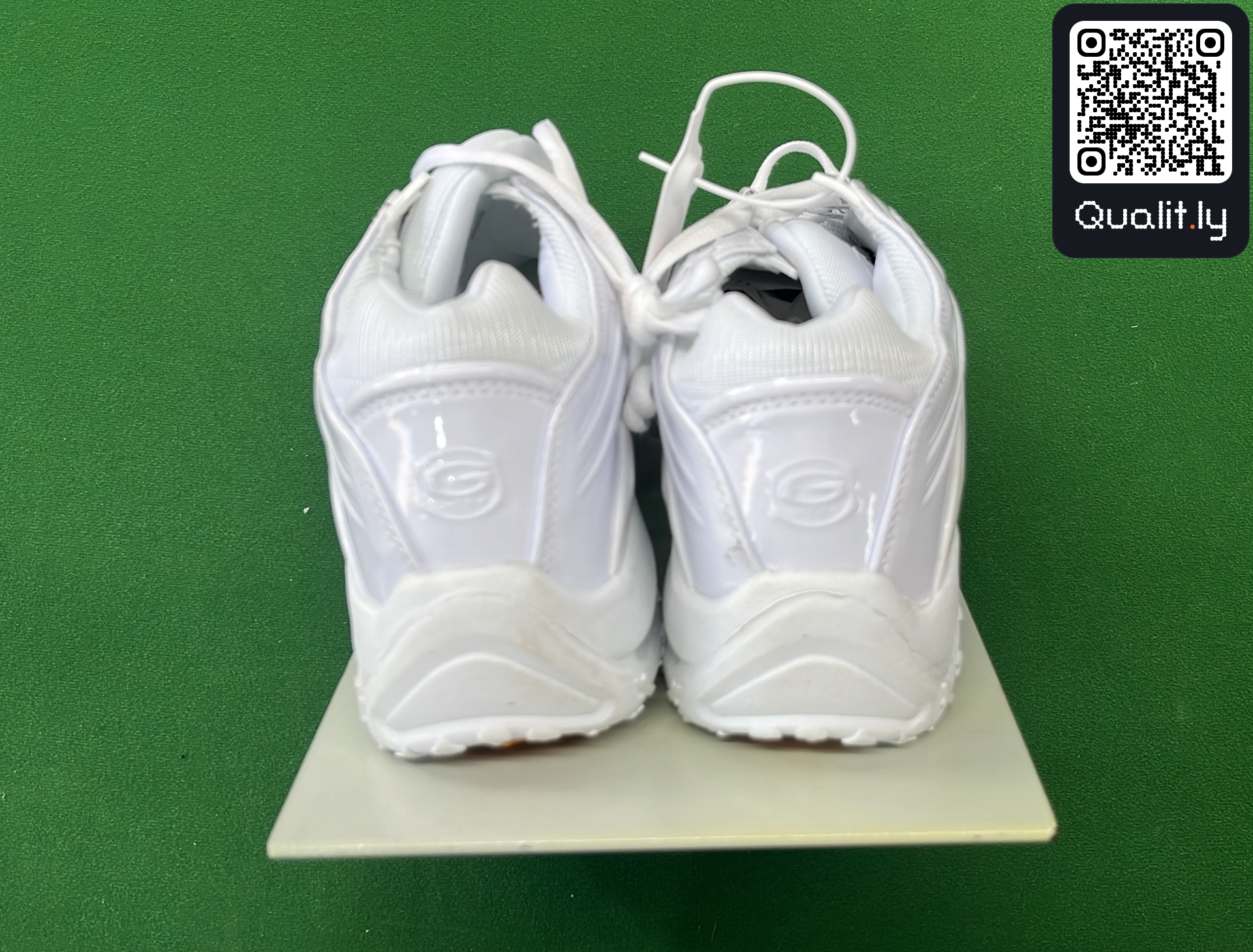 Sneakers QC photo 3 of 16