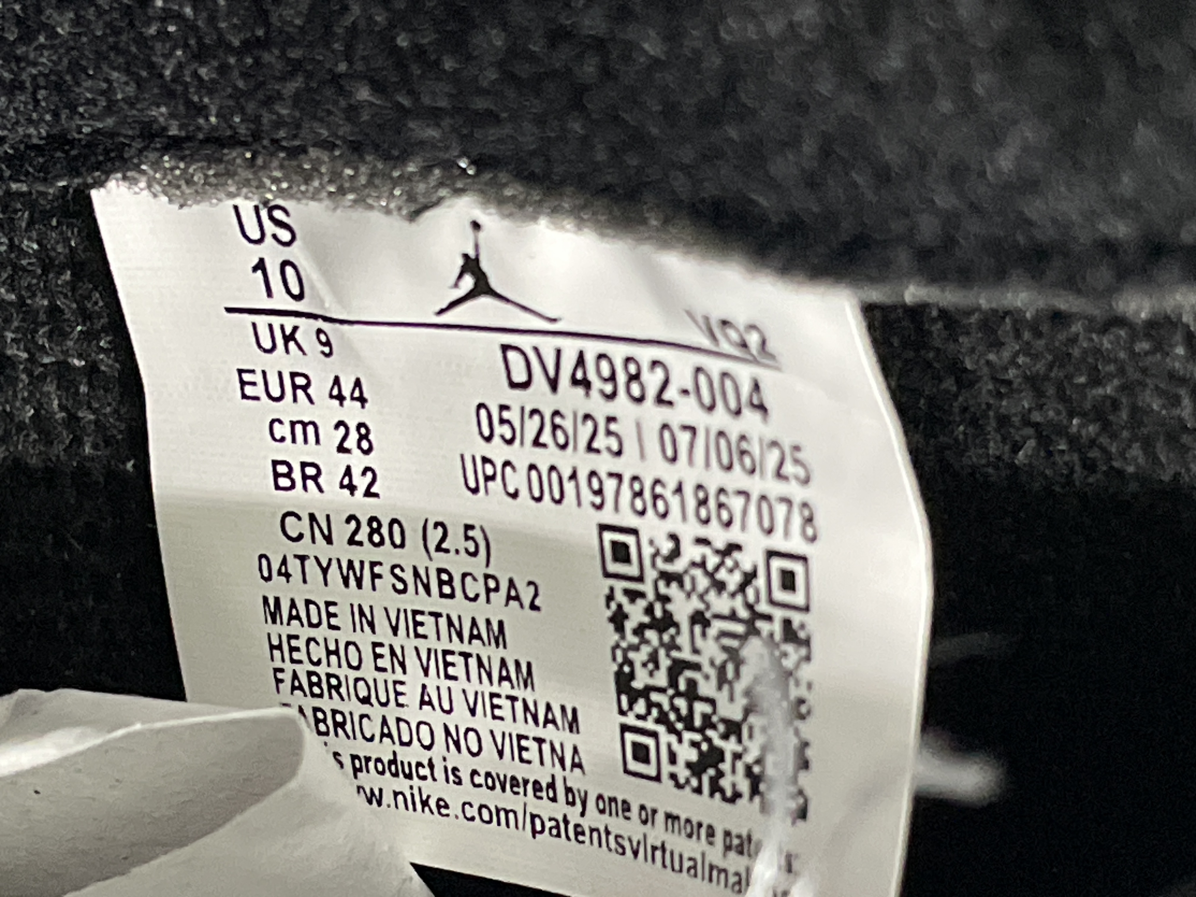 Sneakers QC photo 1 of 26