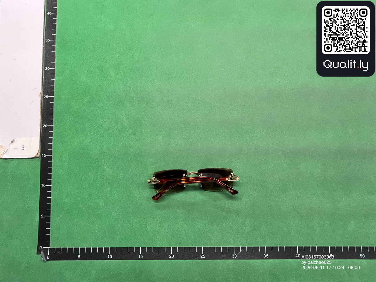 Sunglasses QC photo 2 of 22