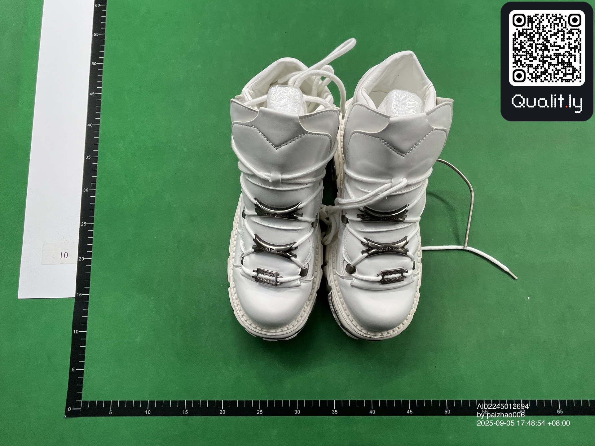 球鞋 QC 照片 1 / 6