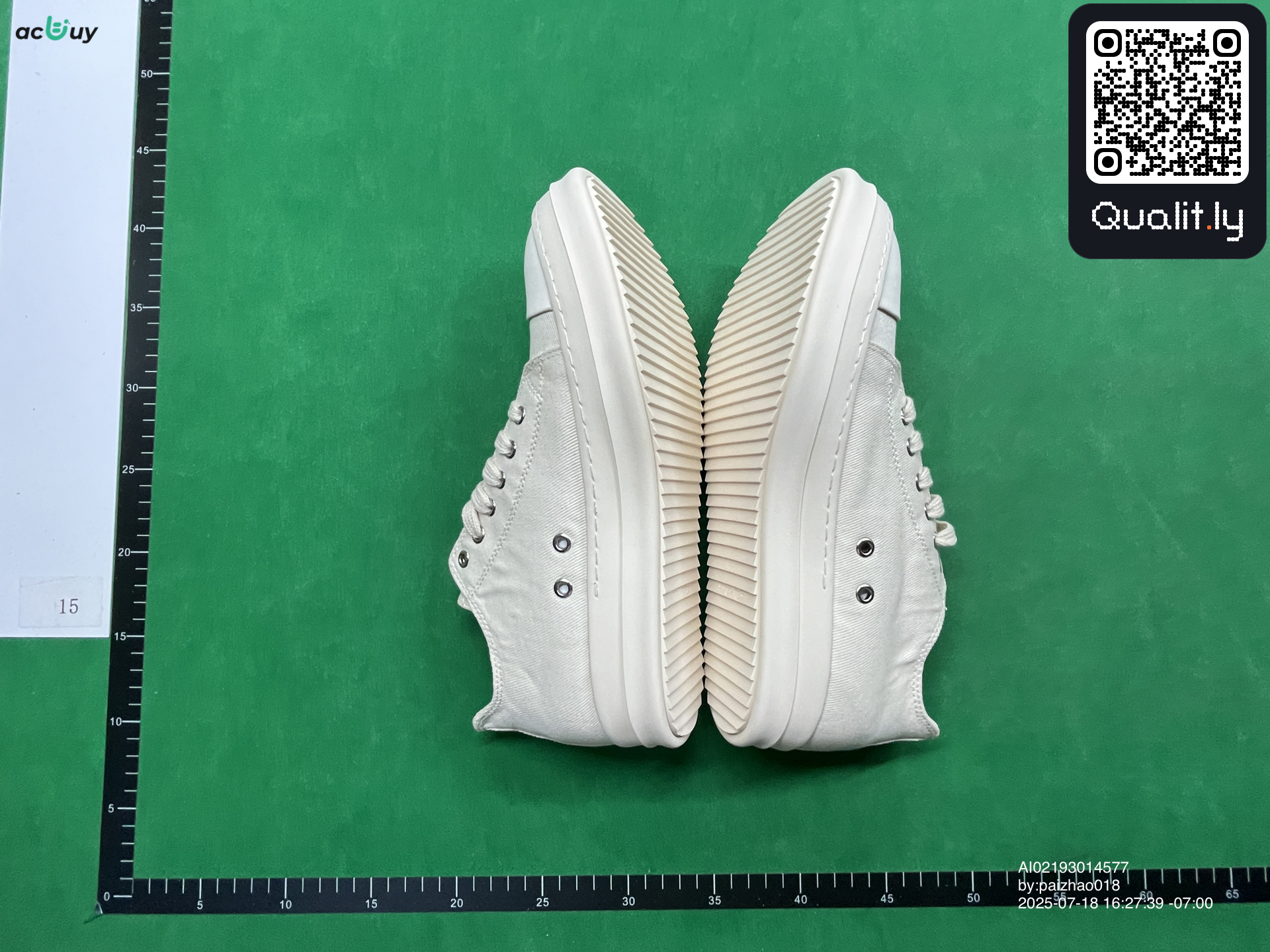 Sneakers — QC-foto 3 van 10