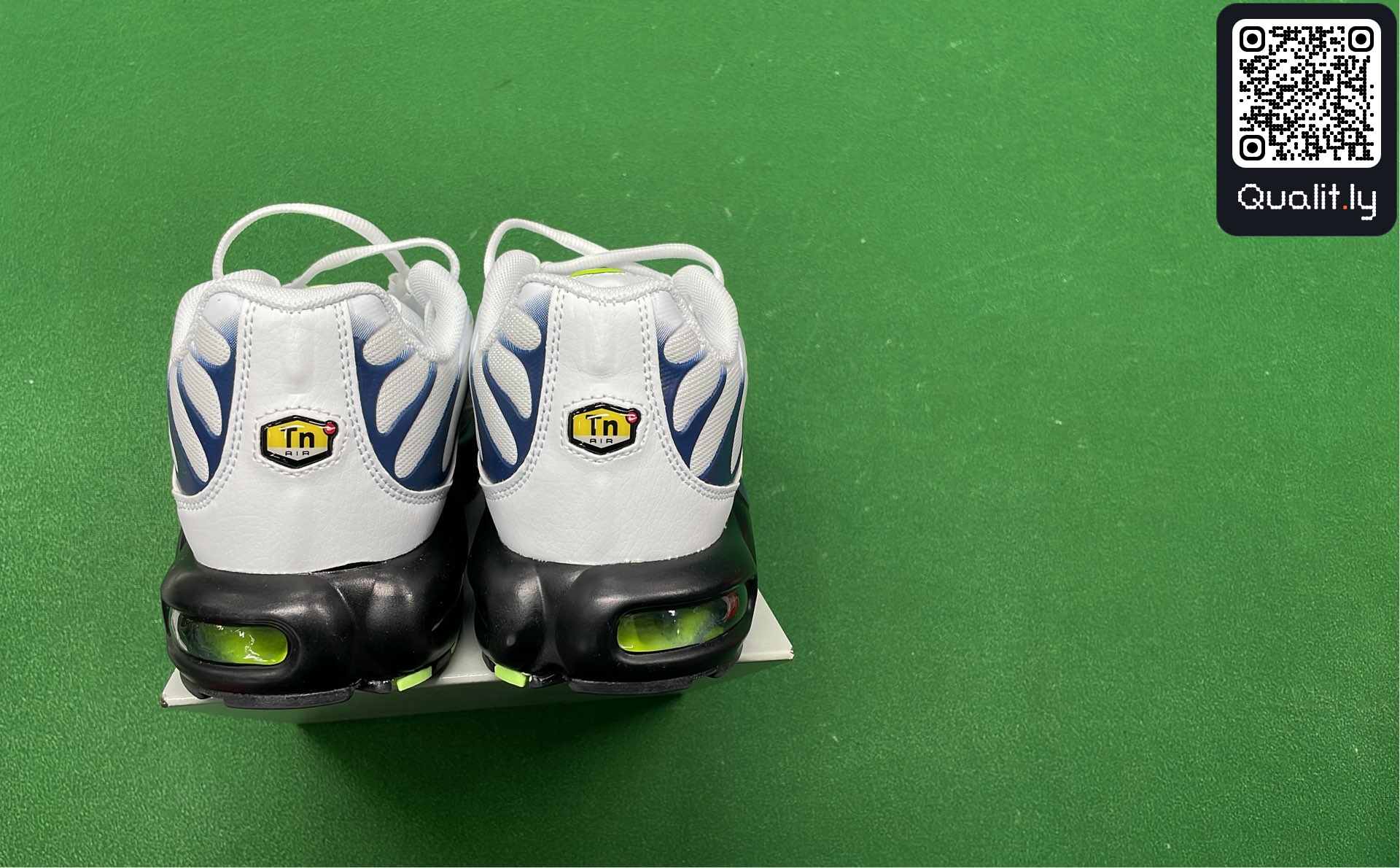 Sneakers QC photo 3 of 6