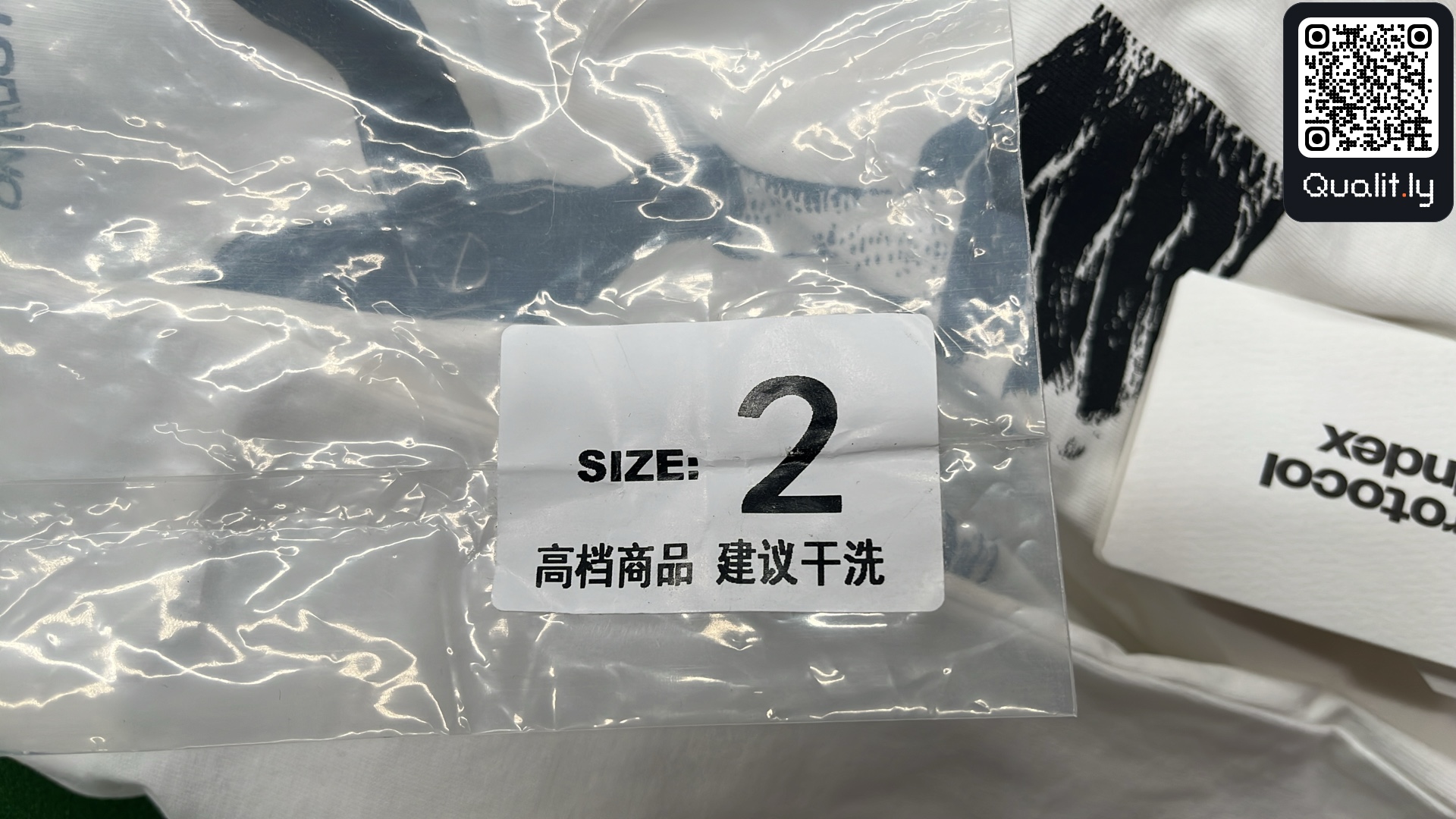 T-shirt — photo QC 1 sur 8