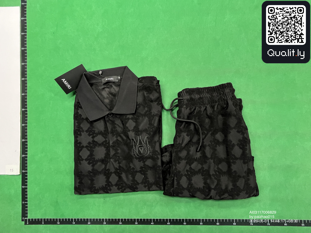 Pantaloni — fotografie QC 1 din 4