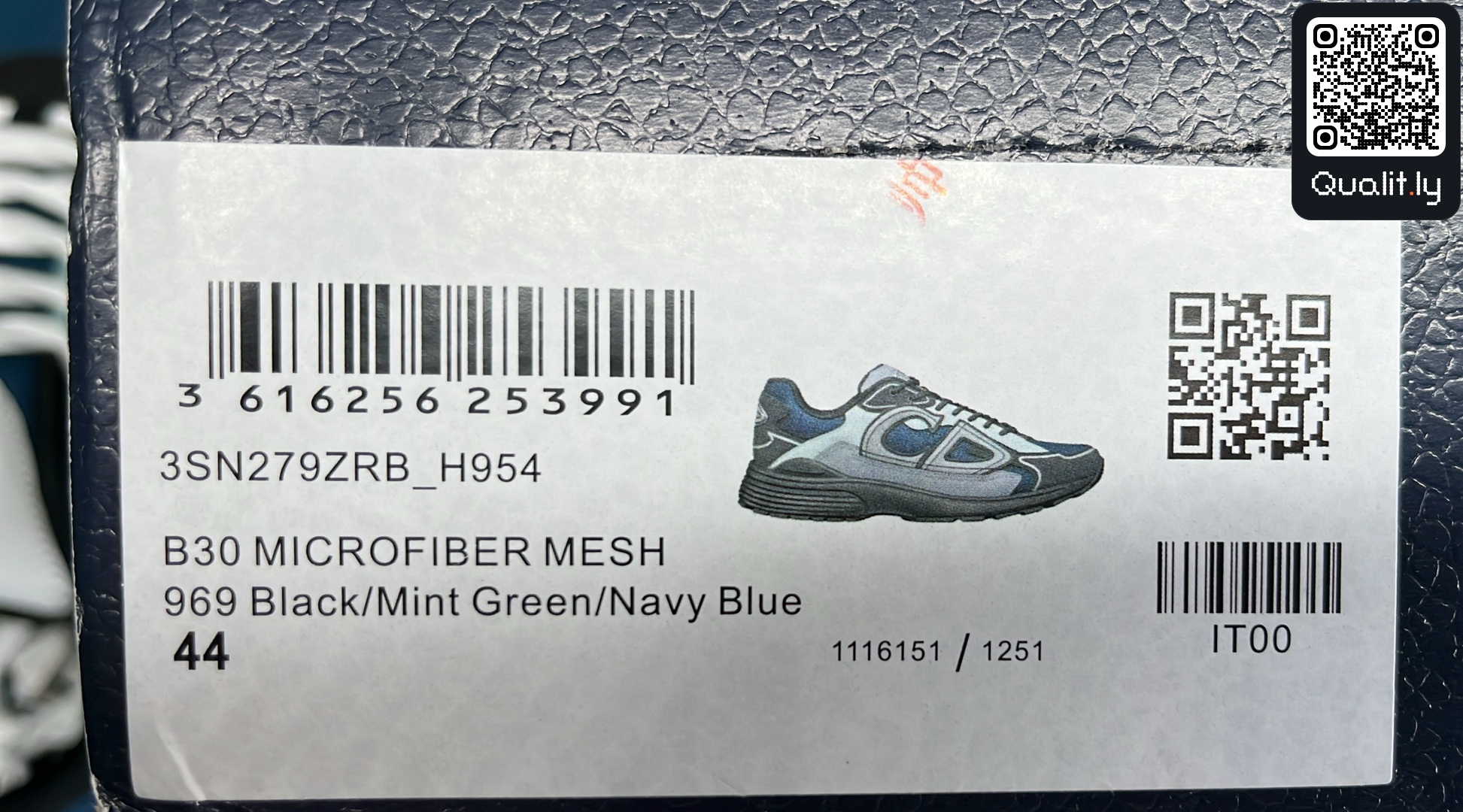 Sneakers — foto QC 2 di 18