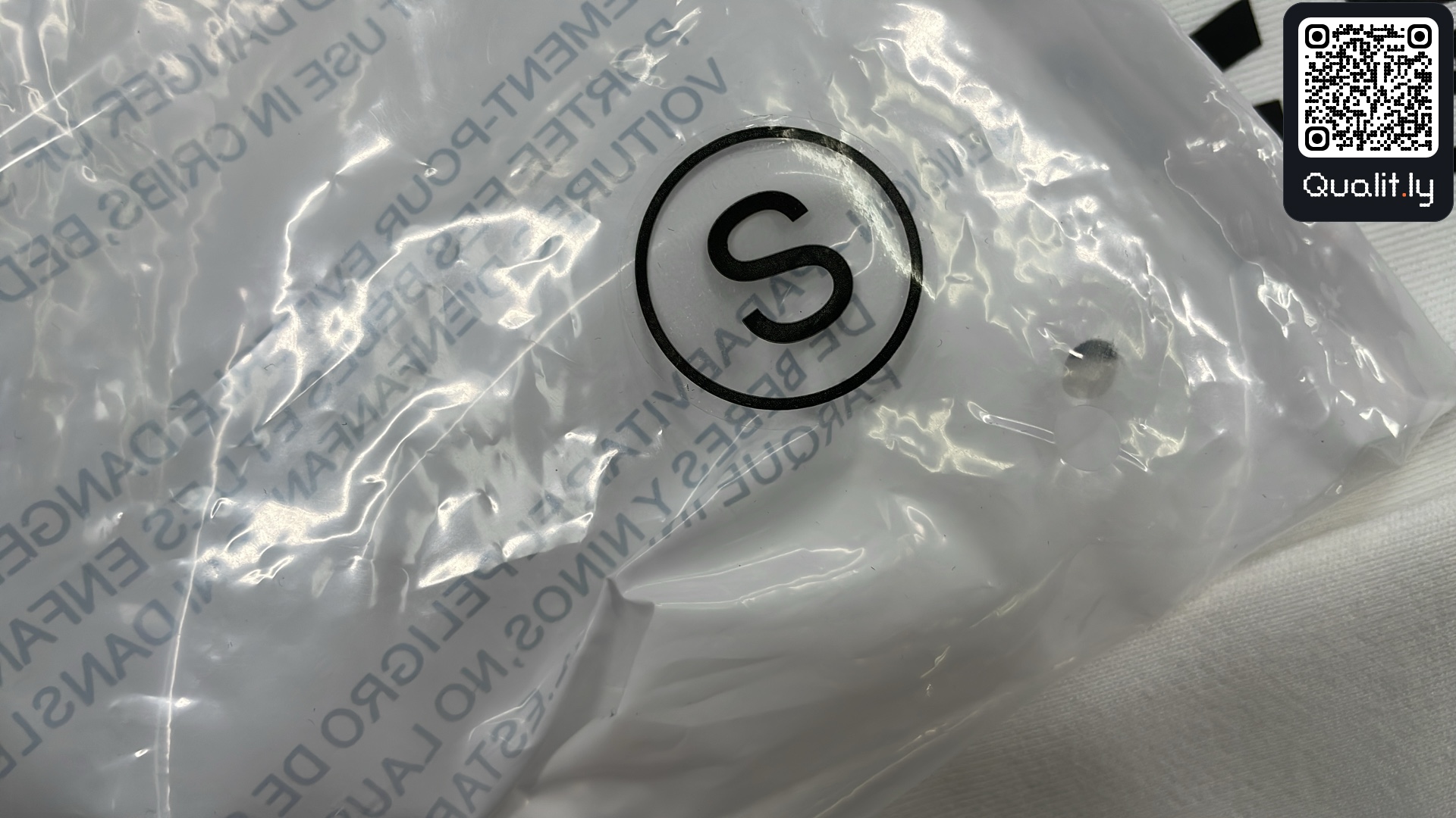 卫衣 QC 照片 1 / 4