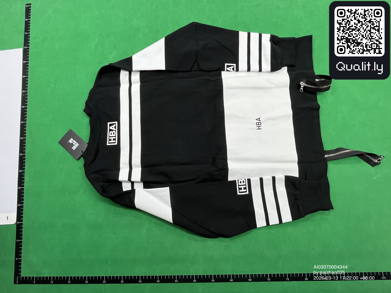 Sweat — photo QC 2 sur 4