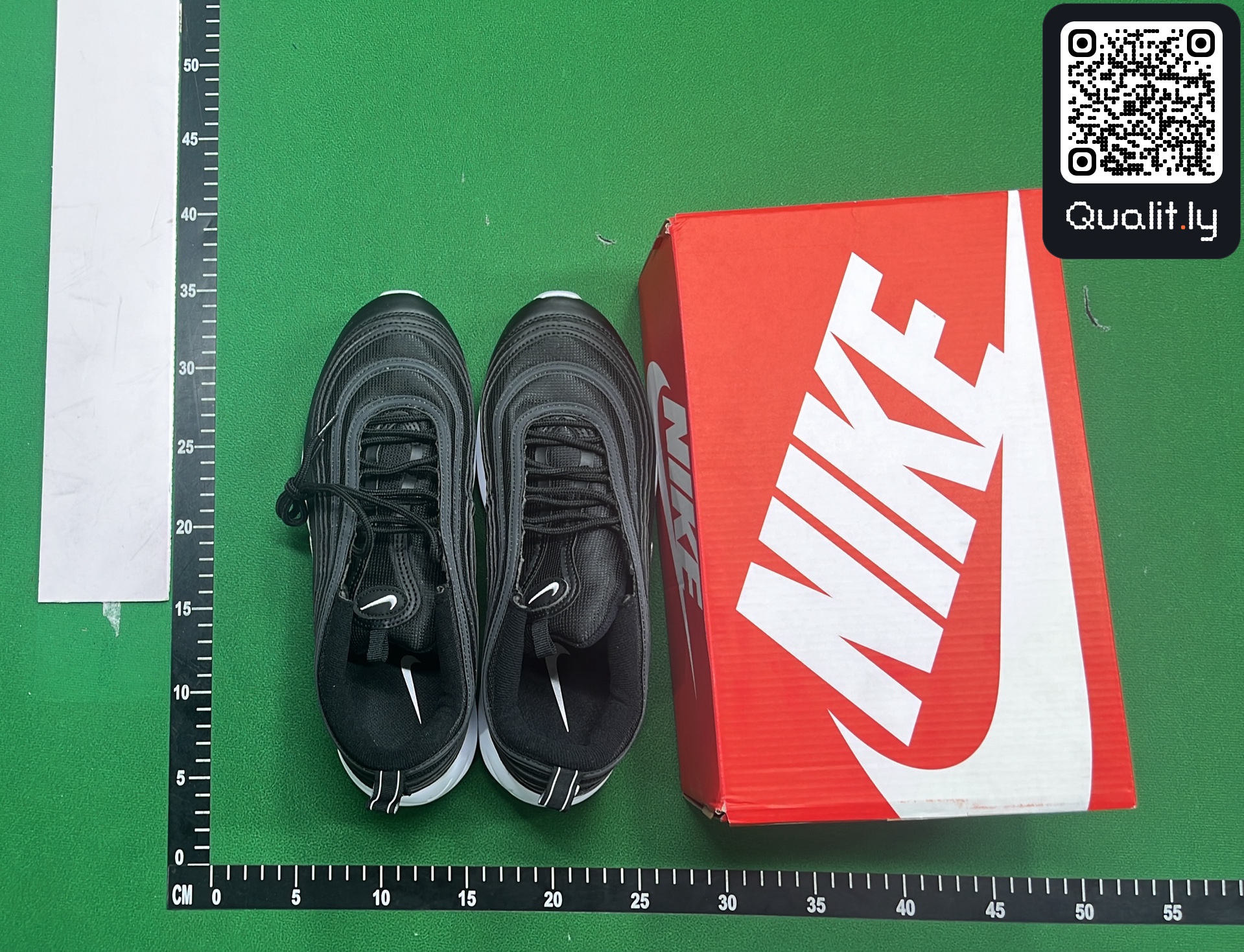 Sneakers QC photo 1 of 130