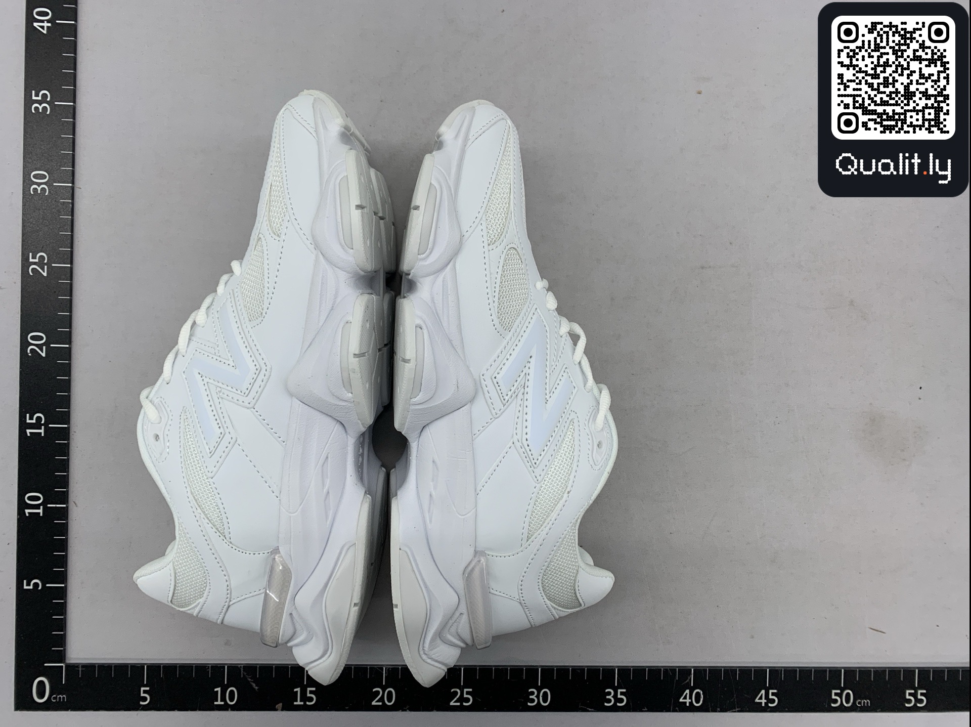 Sneakers QC photo 3 of 6