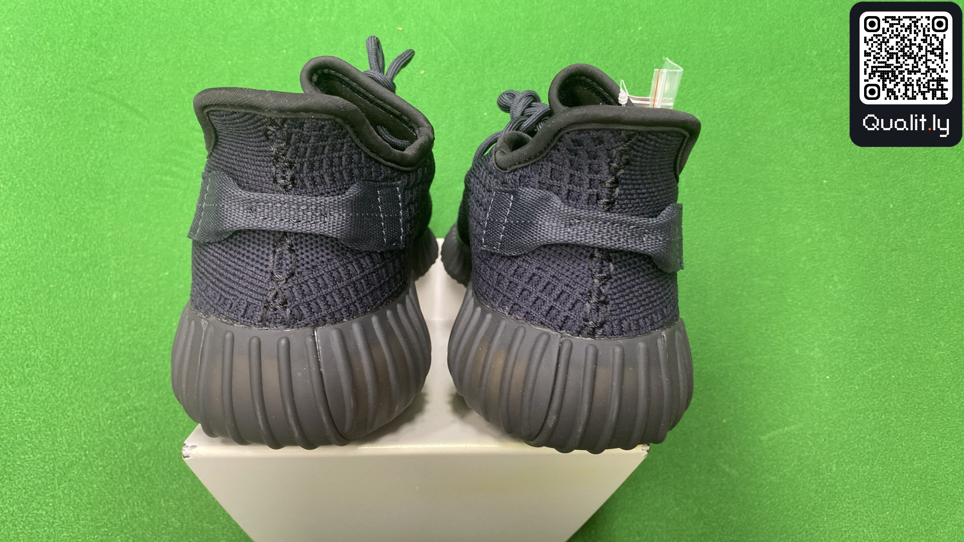 Sneakers QC photo 3 of 12