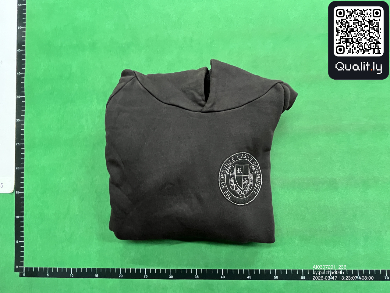 Hoodie — QC-Foto 1 von 22