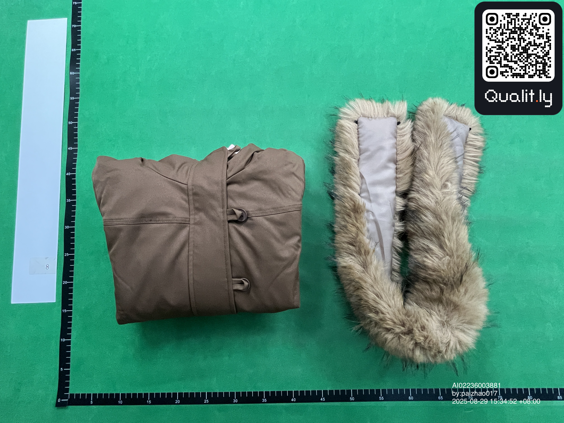 Veste — photo QC 1 sur 4