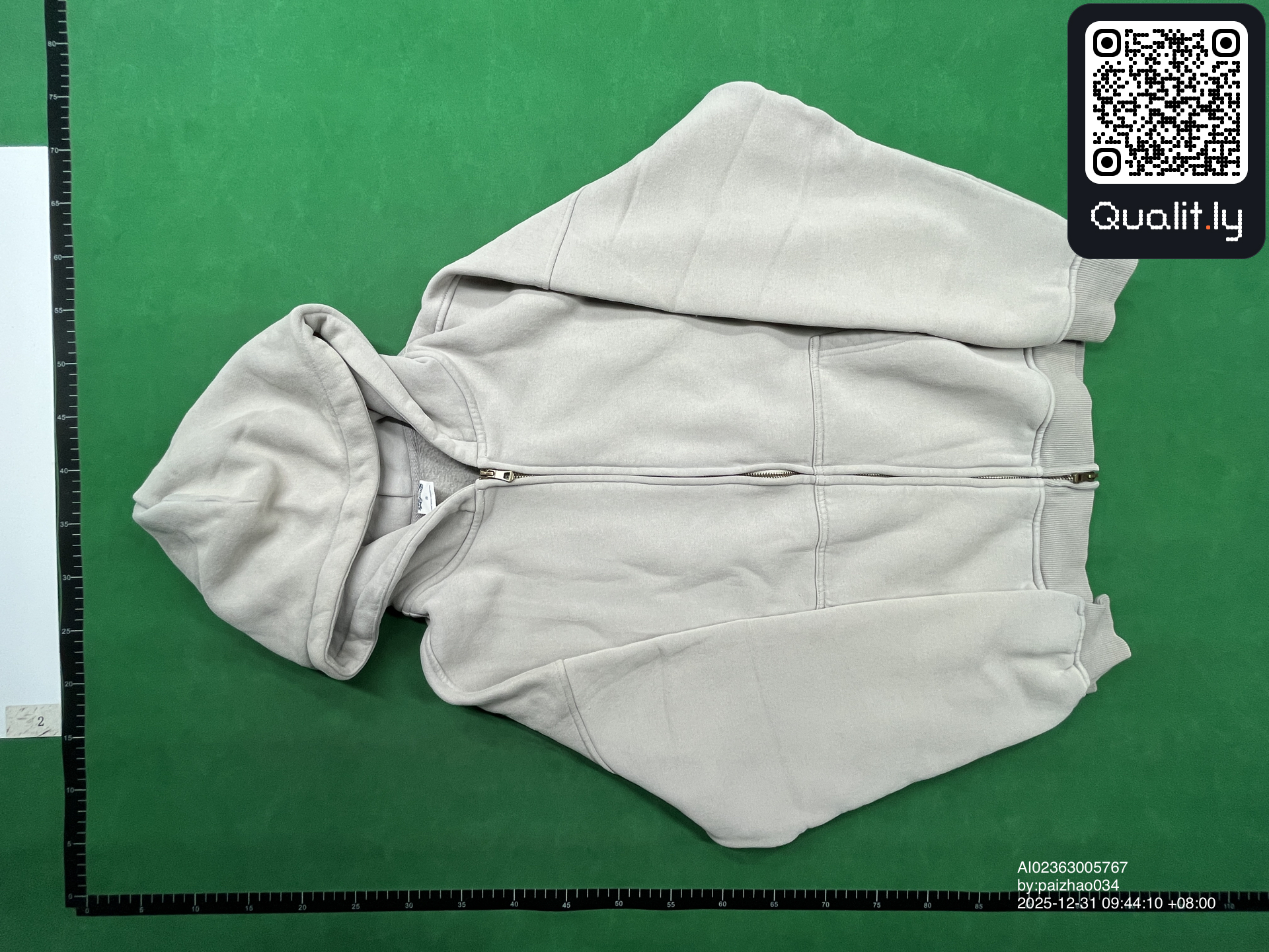 Hoodie — QC-Foto 3 von 8