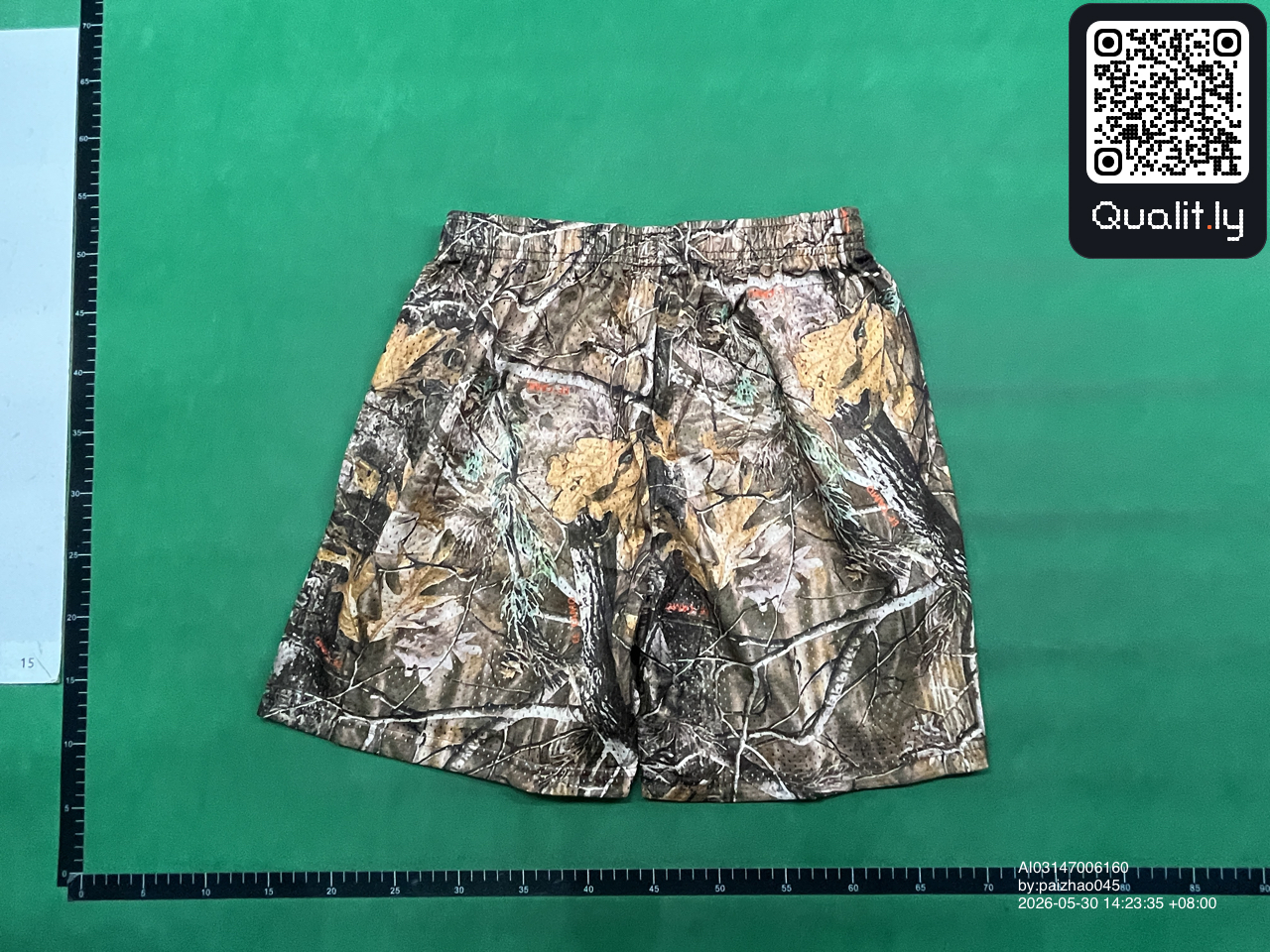 Pantaloncini — foto QC 1 di 14