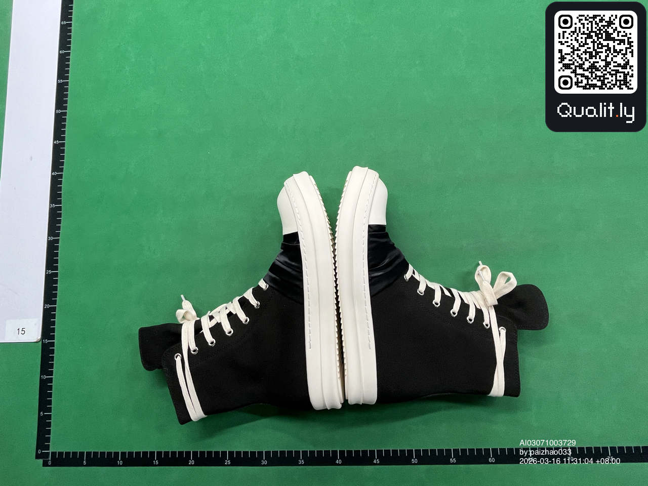 Sneakers — QC-foto 2 van 6