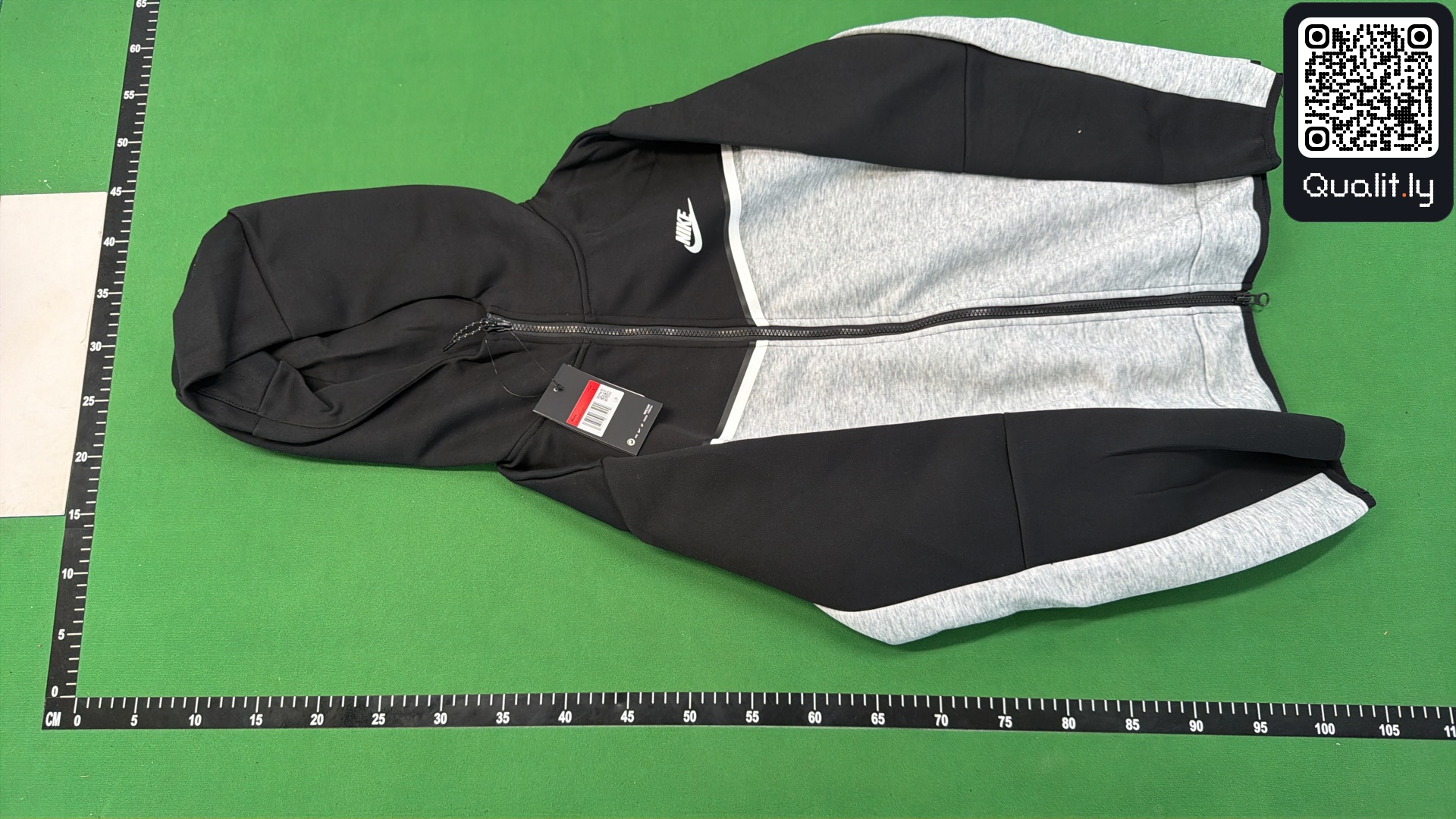 Hoodie QC photo 2 of 320