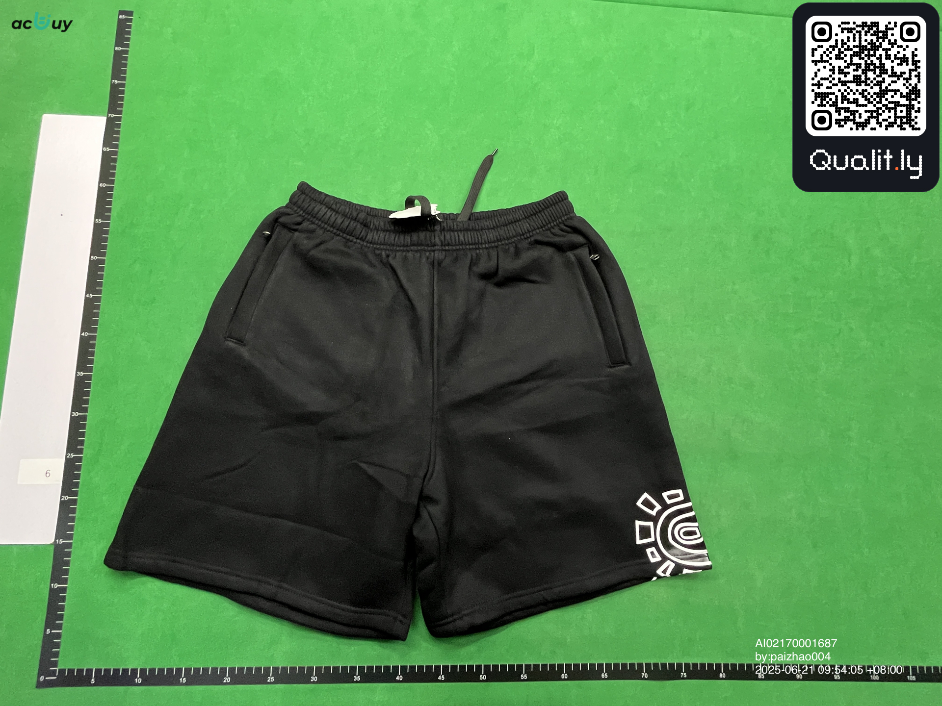 Pantaloni scurți — fotografie QC 3 din 28