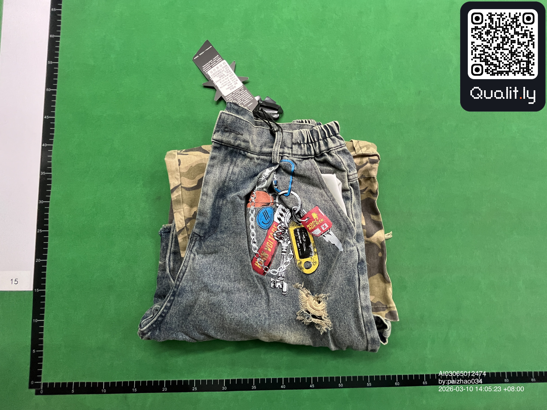 Jeans — QC-foto 1 av 4