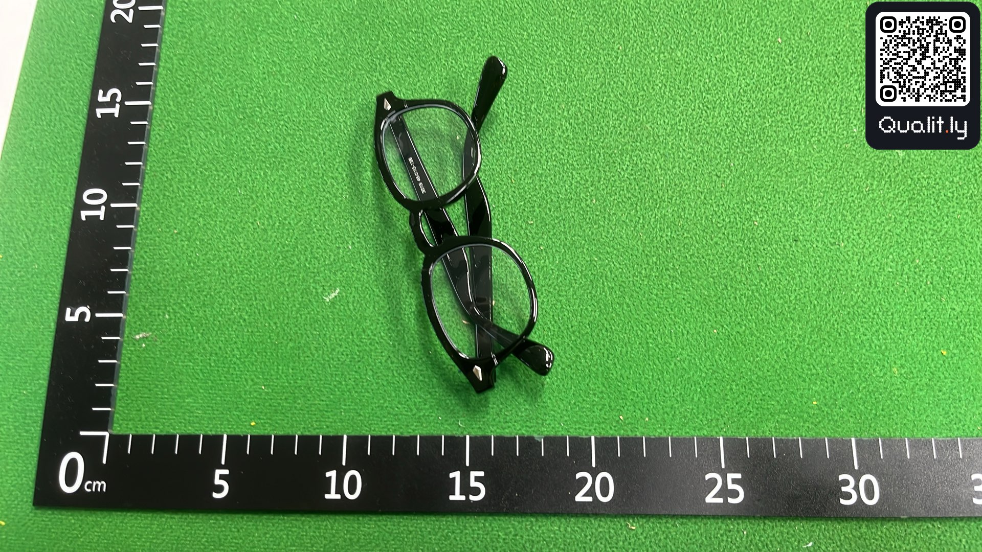 Okulary przeciwsłoneczne — zdjęcie QC 3 z 12